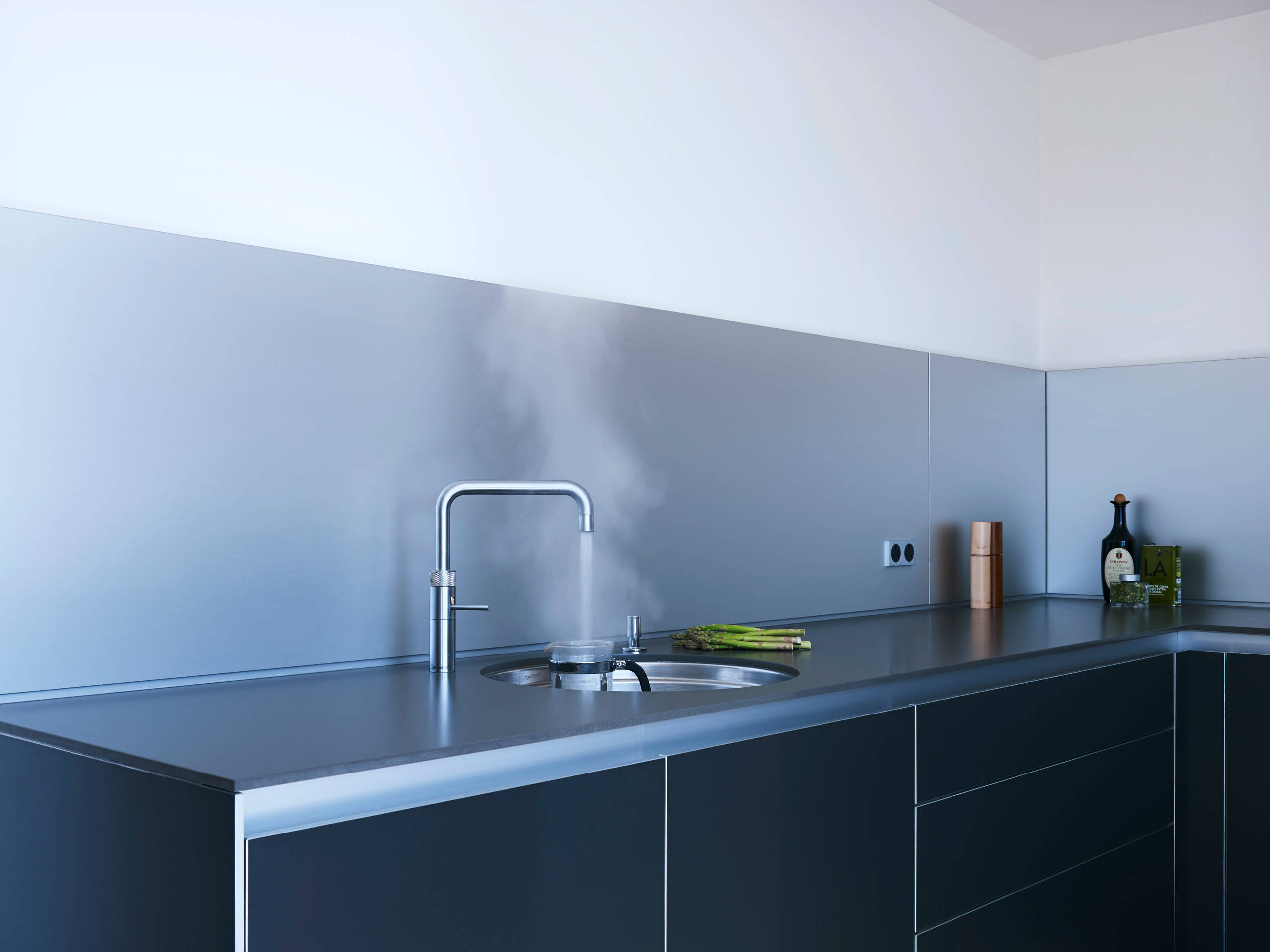 Хороший вопрос: Какой фартук для кухни лучше выбрать