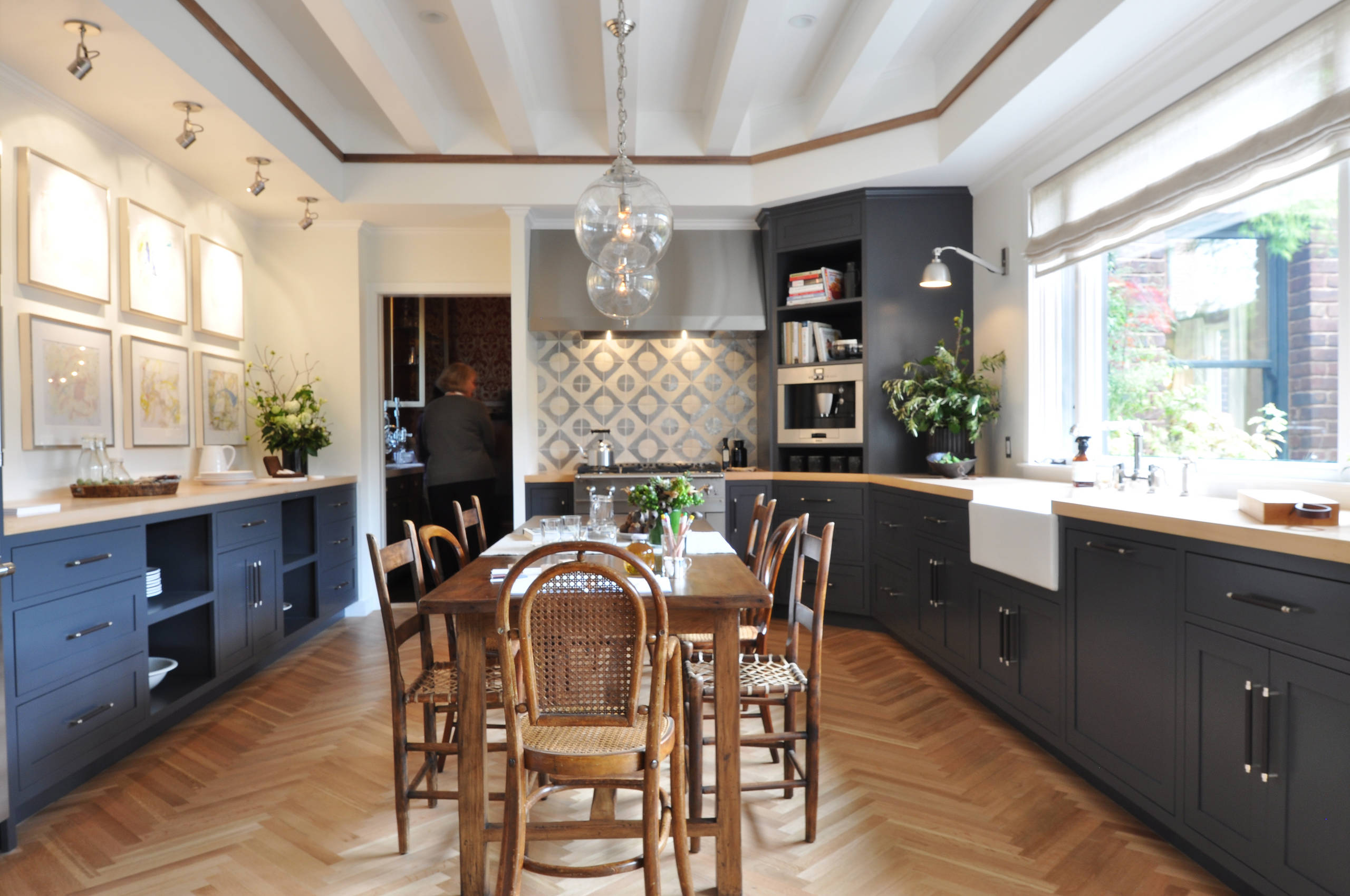 Цвета: Может ли темно-синий стать «новым бежевым»?