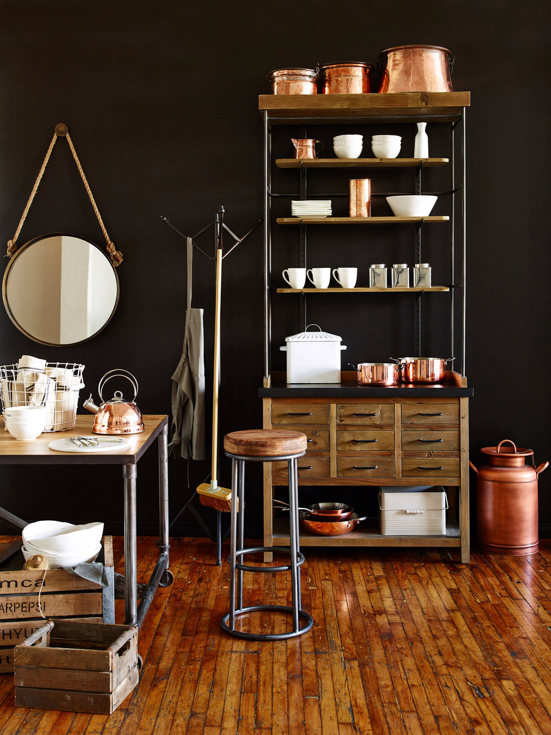 Хороший вопрос: Куда прятать швабру, пылесос и средства для уборки?