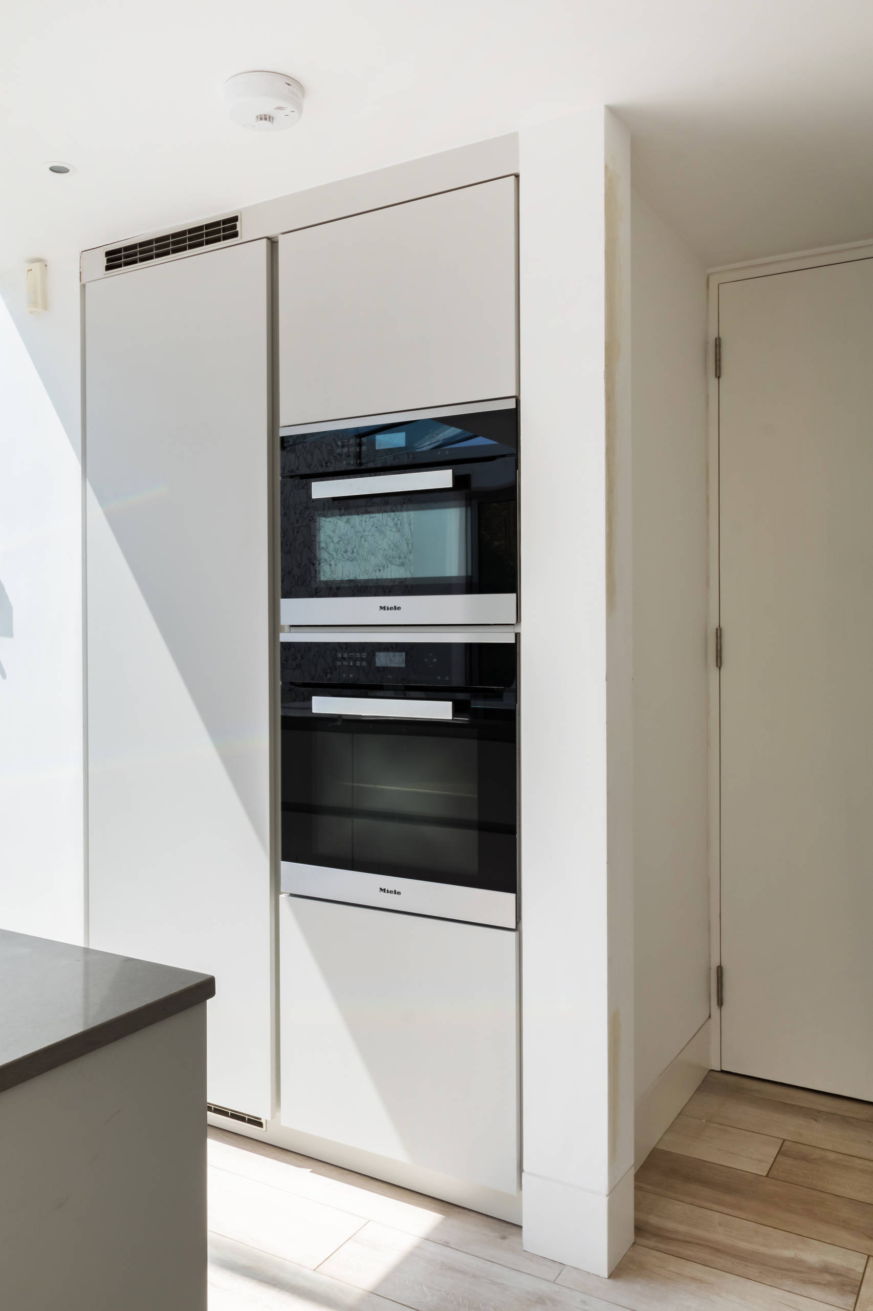 Объясняет юрист: Почему нельзя штробить стены под электрику