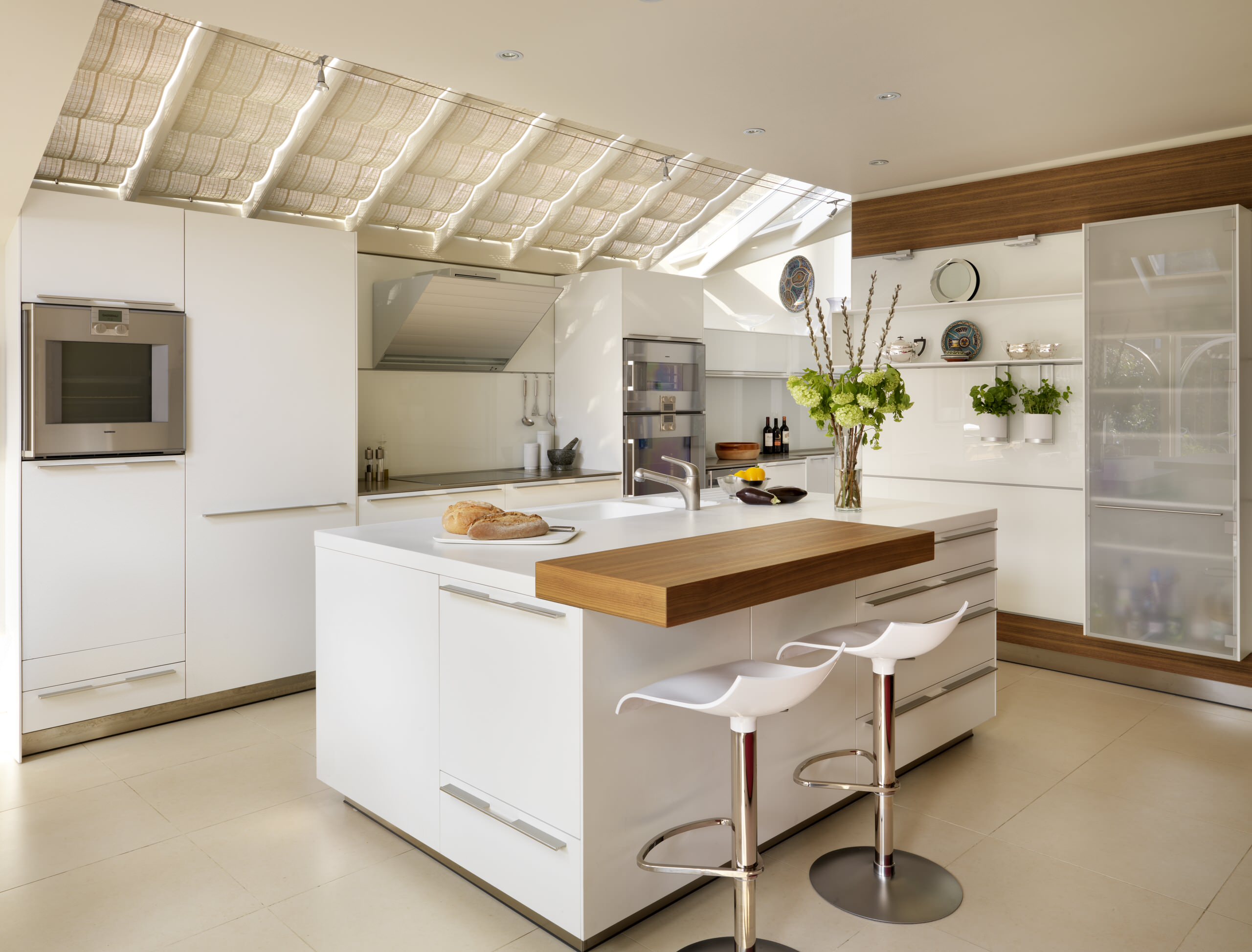 Небо в оконце: Выбираем шторы на мансардное окно со скосом