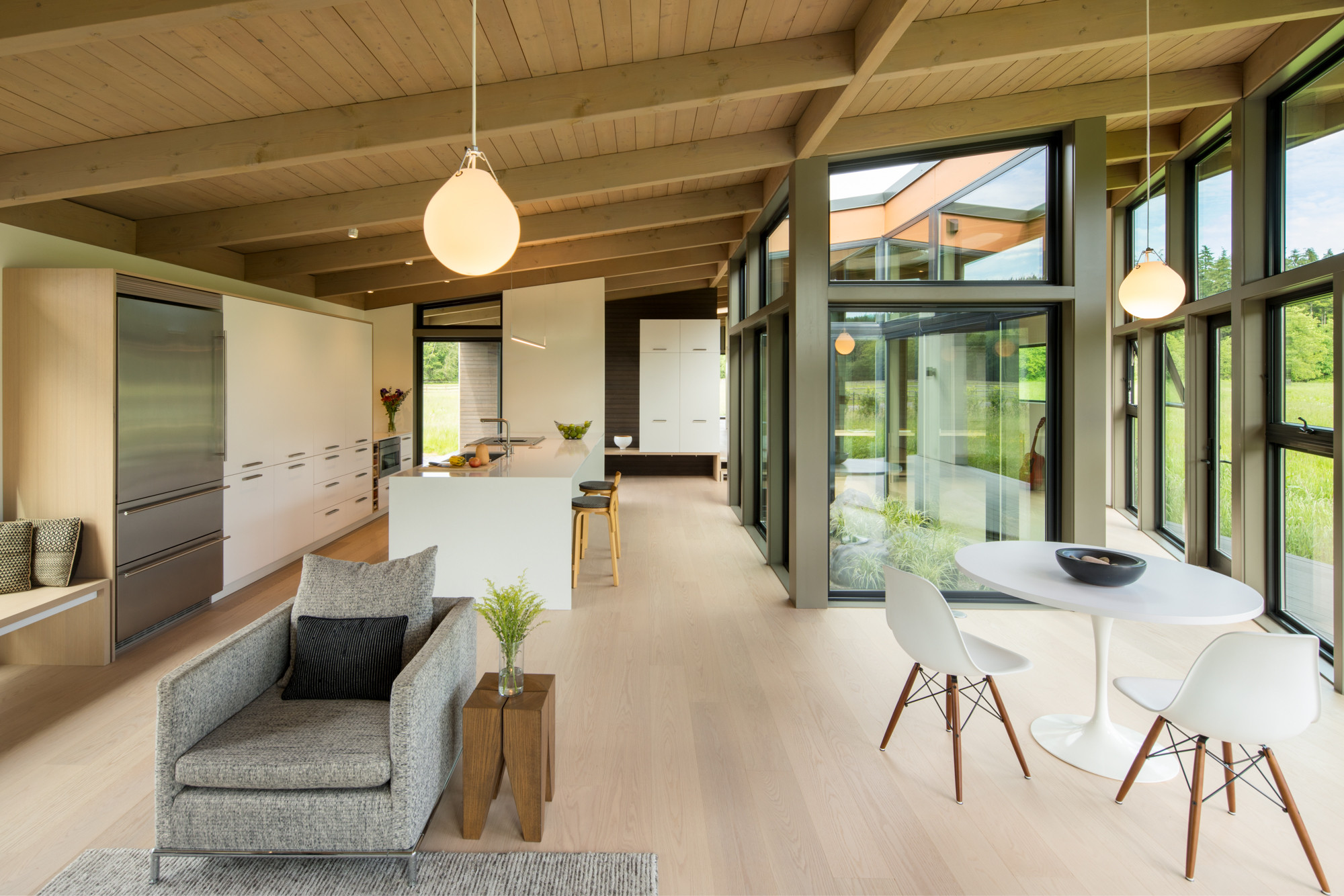 Houzz США: Современный дом с видом на Каскадные горы