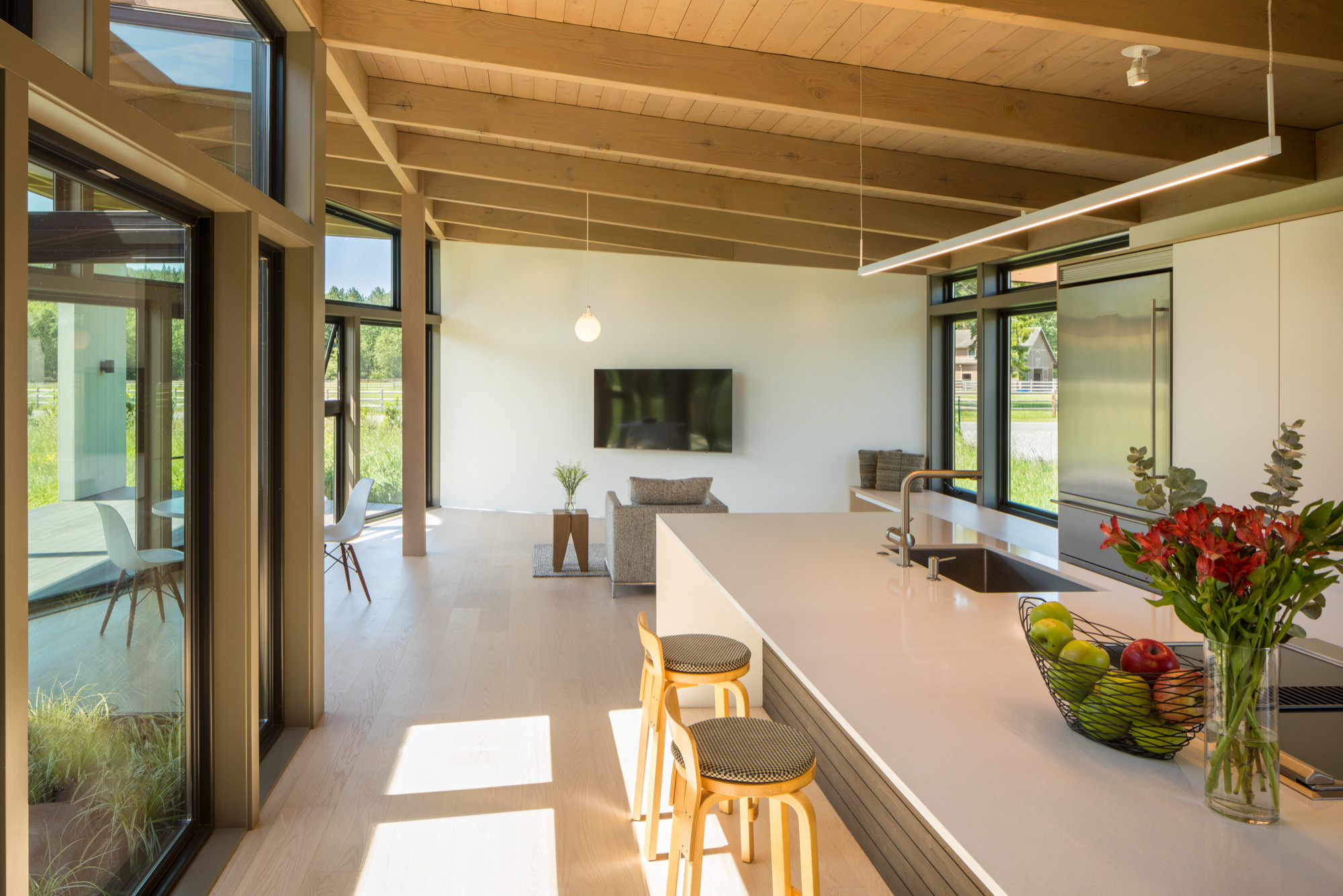 Houzz США: Современный дом с видом на Каскадные горы