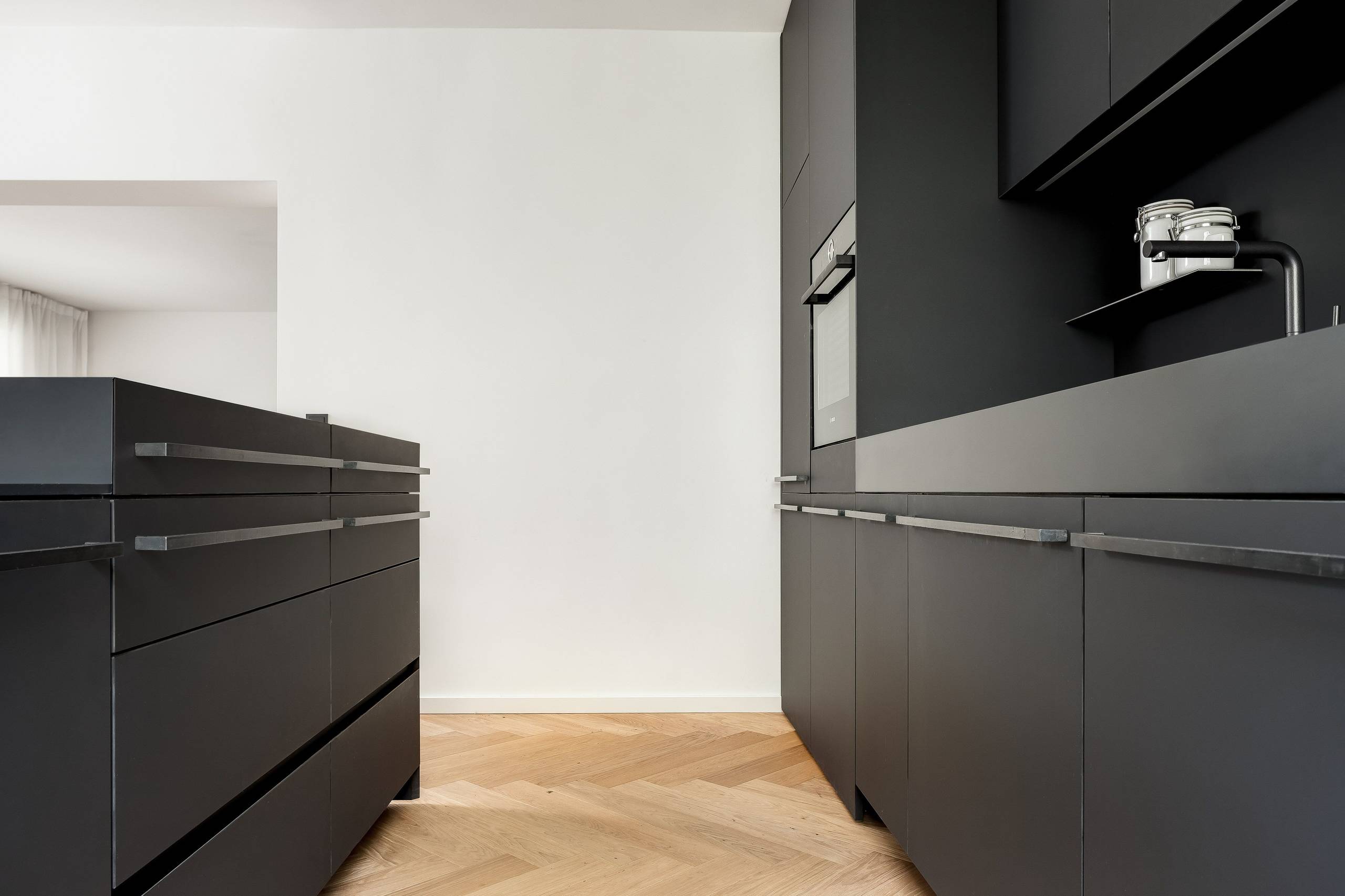 Проект недели: Черная-черная кухня для молодой пары