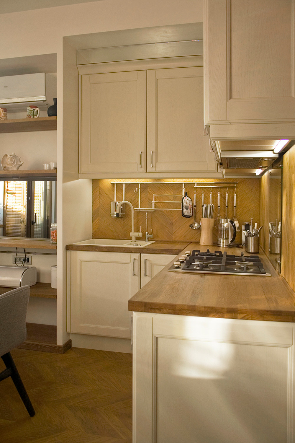 Кухня недели: Зимний сад и витражные окна