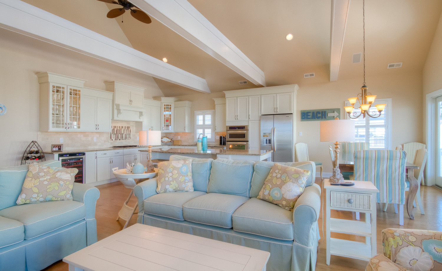 Обложка статьи: Дизайн кухни гостиной в частном доме