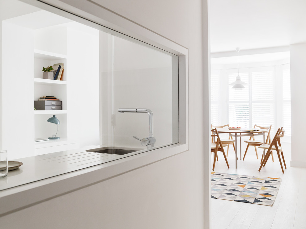 Houzz Британия: Белый цвет и минимализм в небольшой лондонской квартире