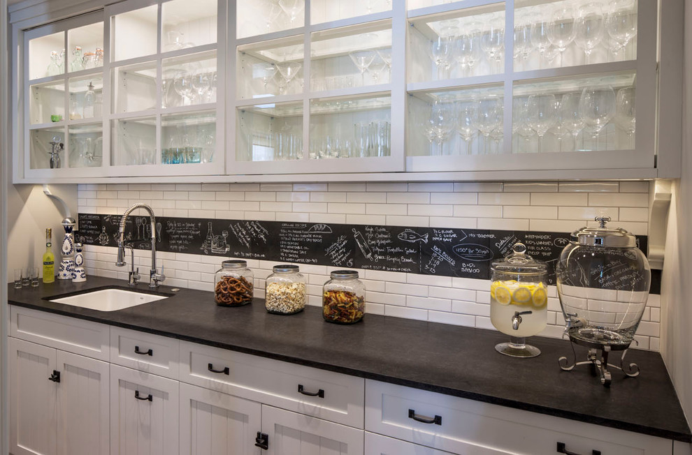 Вопрос: Как обновить фартук, не сбивая плитку