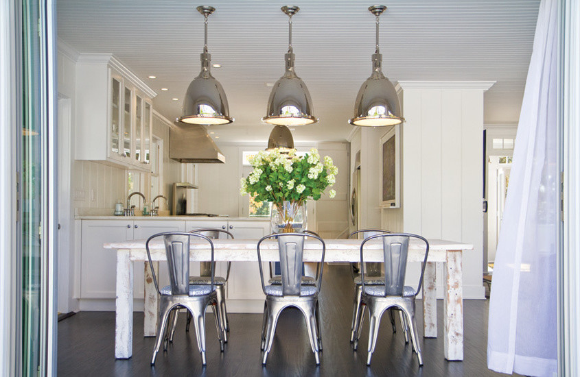 Дайте три: Как украсить интерьер, следуя правилу «трех предметов»