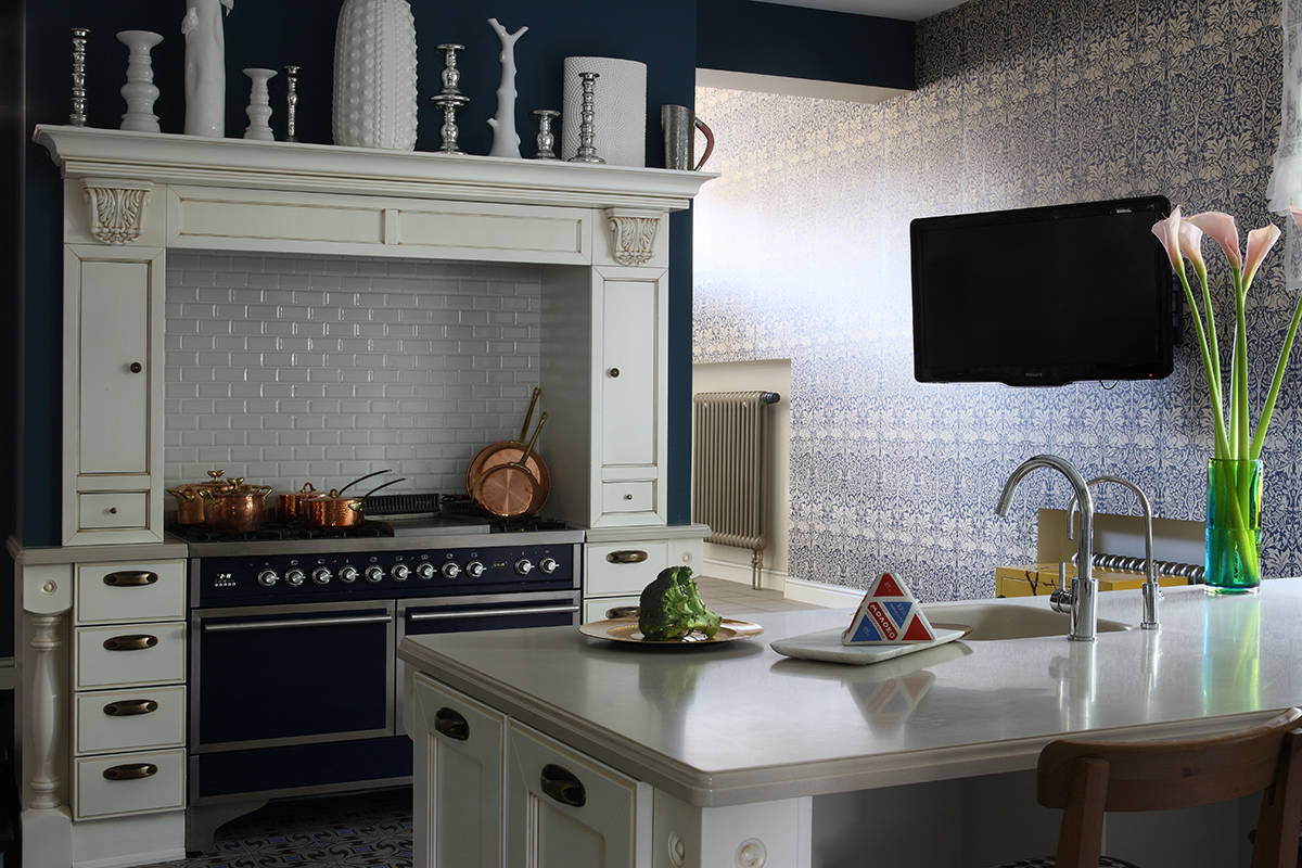 Houzz тур: Дом в Подмосковье с анфиладой комнат и арт-объектами