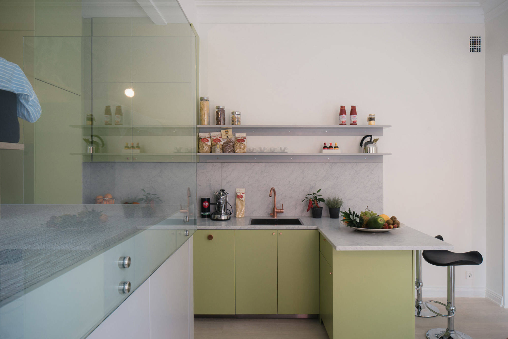 Houzz Швеция: Офис в Стокгольме, который превратился в мини-квартиру