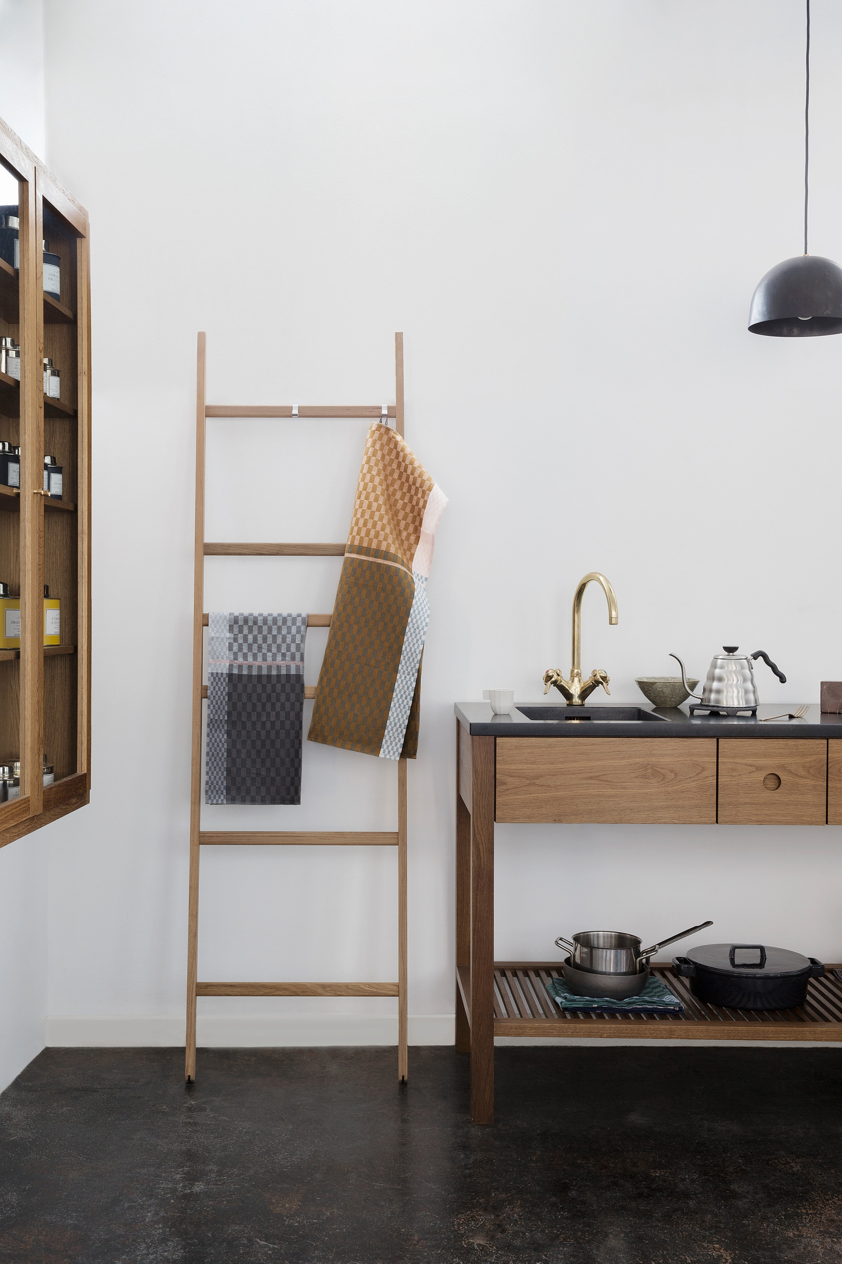 Вопрос: Где хранить кухонные полотенца