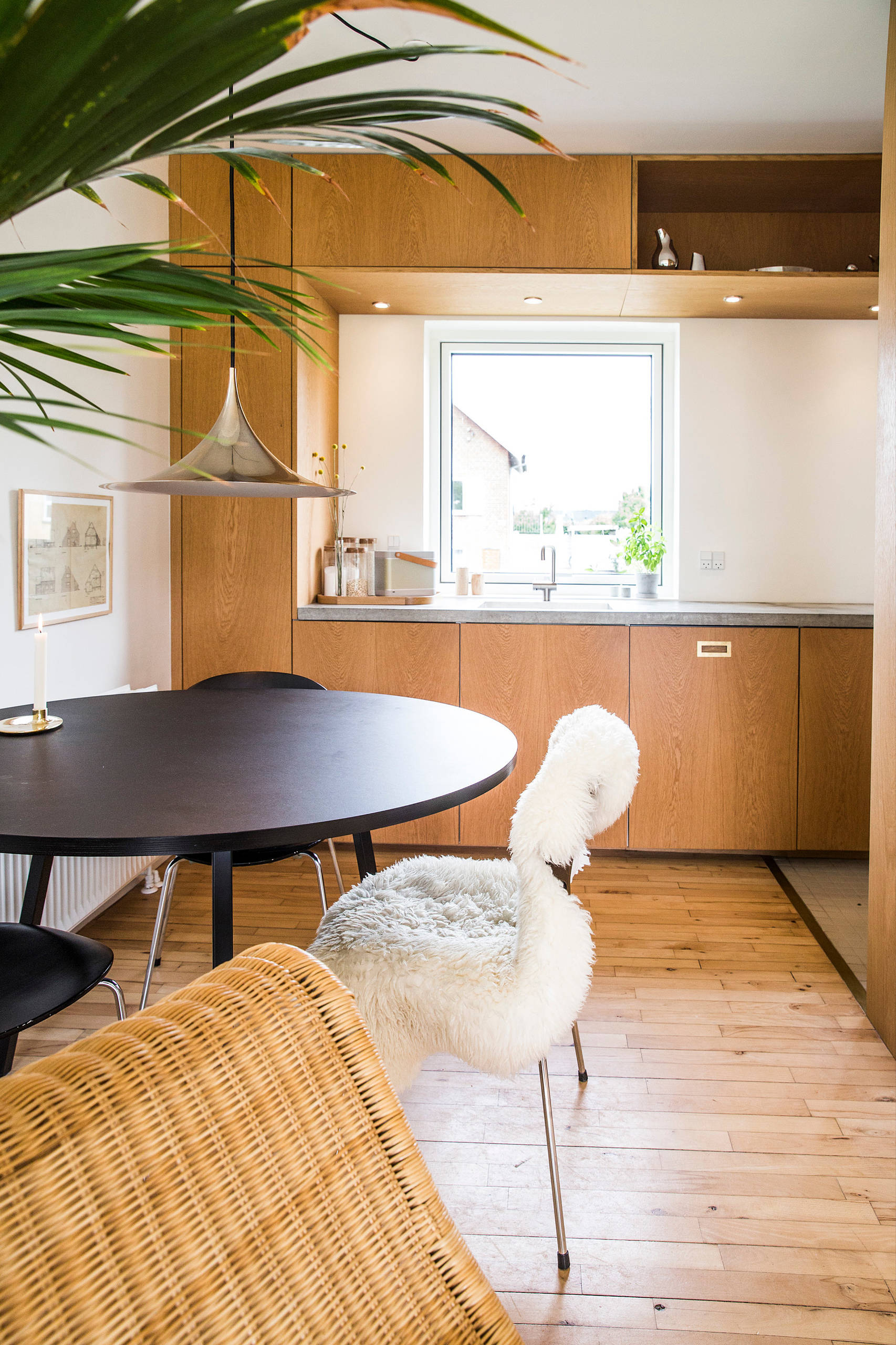 Проект недели: Как датчанка спрятала в ниши кровать и кухню