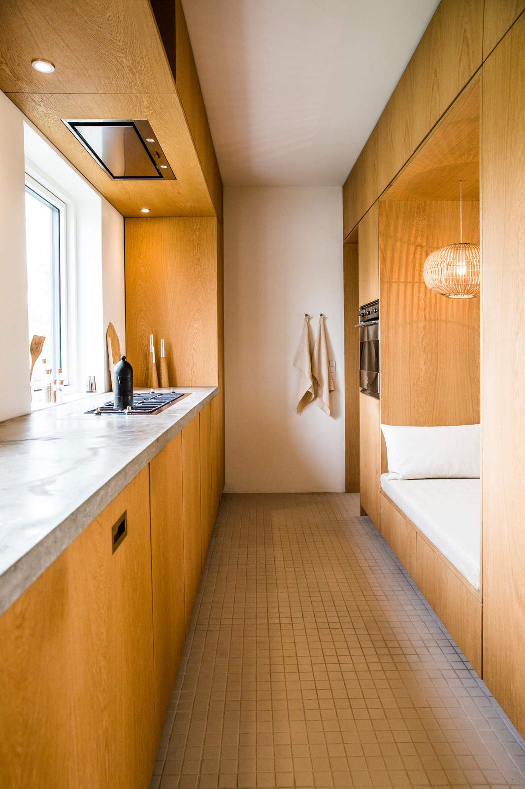 Проект недели: Как датчанка спрятала в ниши кровать и кухню