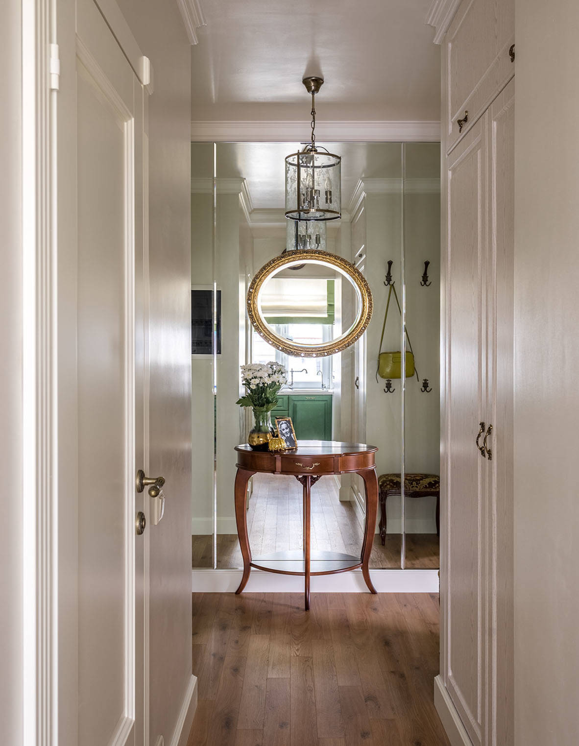 Houzz тур: Маленькая квартира с большим количеством шкафов