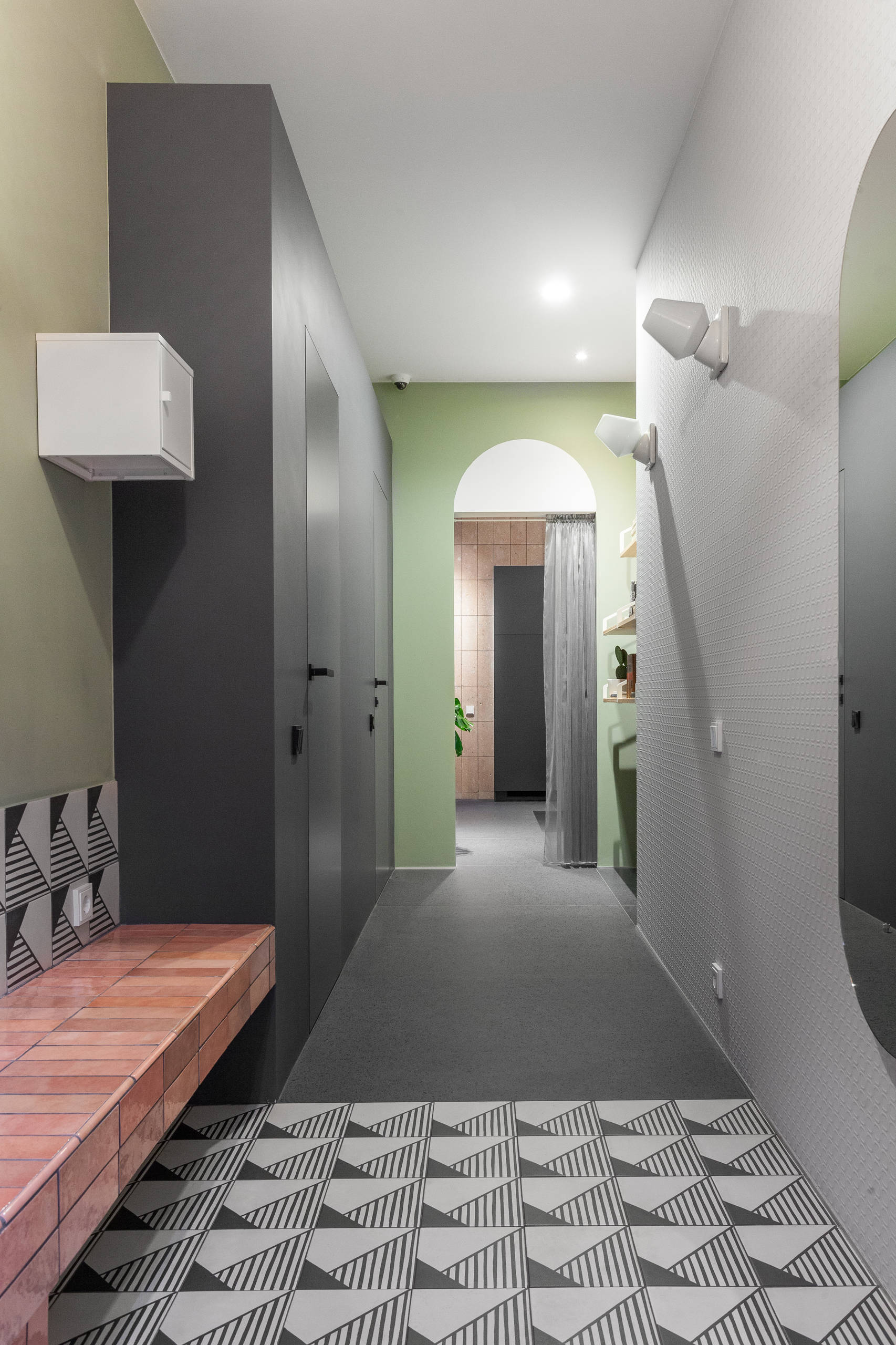 Houzz тур: Квартира в духе 1970-х — с розовым туфом и винтажем