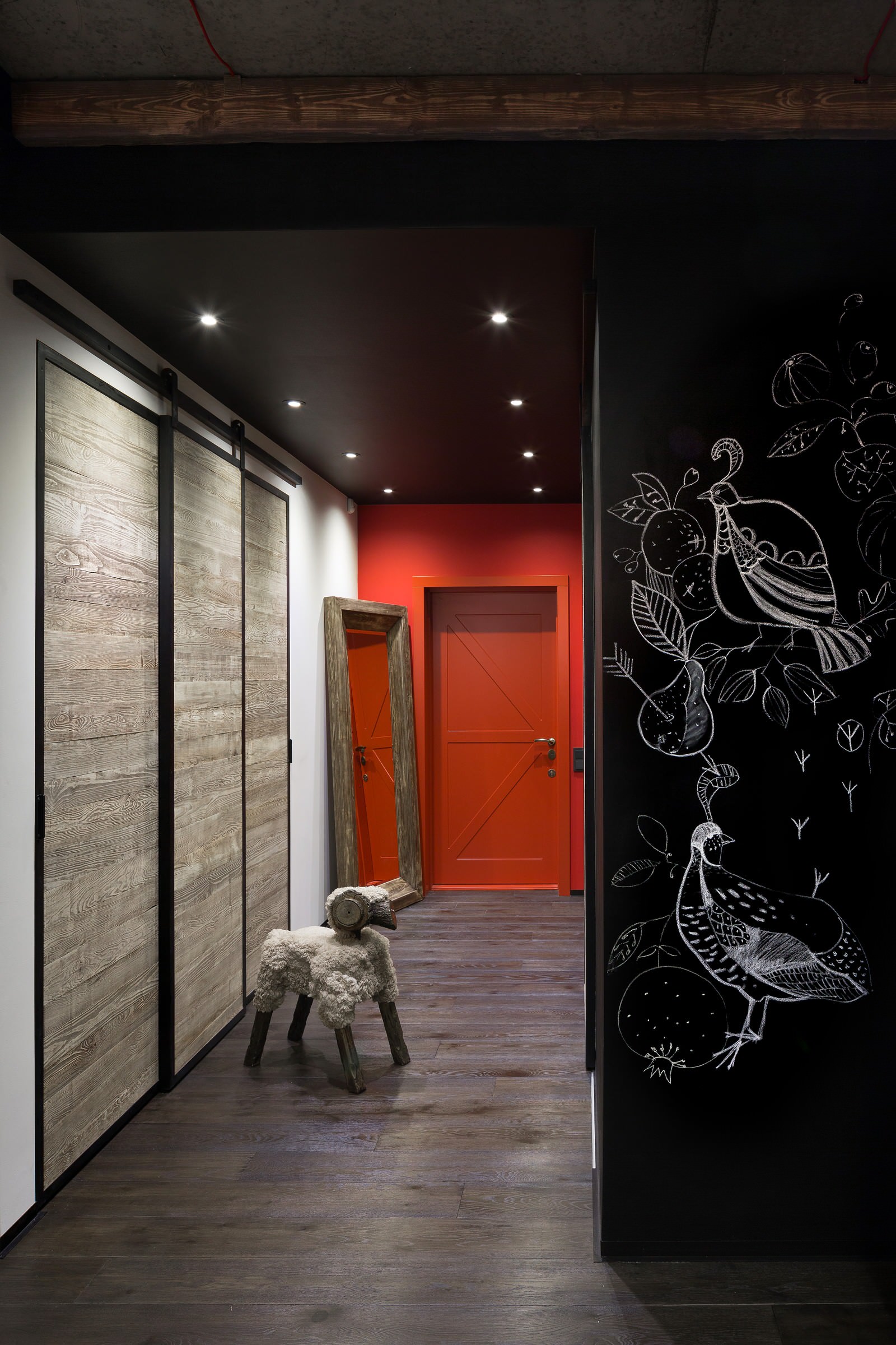 Houzz Украина: Лофт в Киеве с фонарным столбом и фитостеной