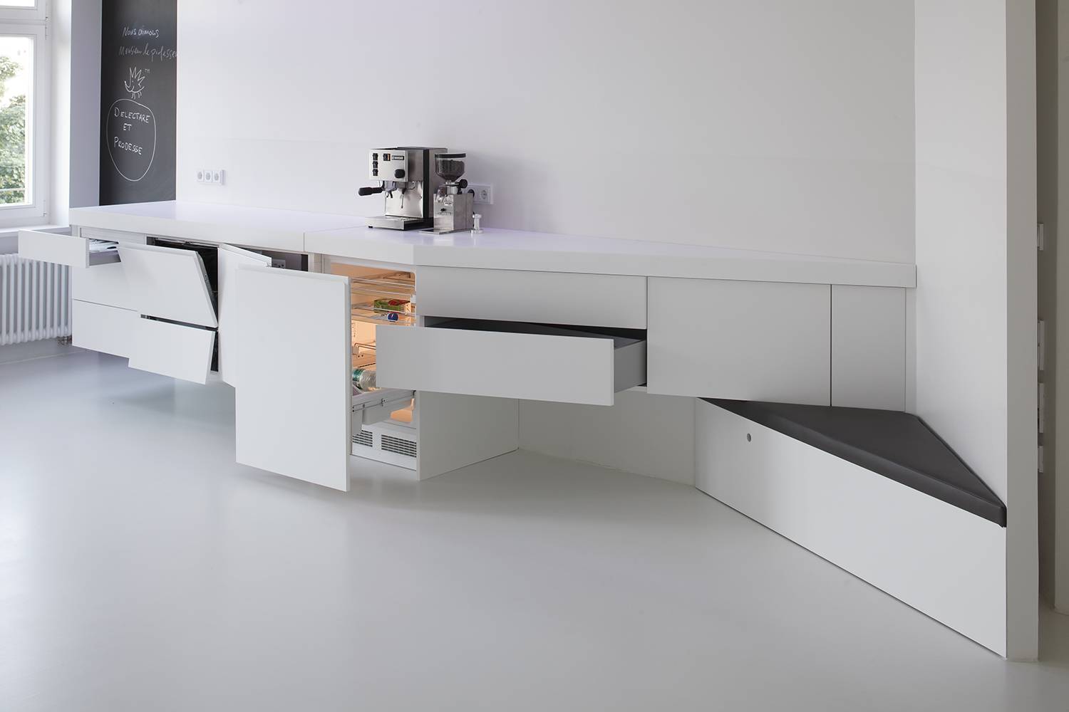 Кухонный угол: Как использовать его по максимуму