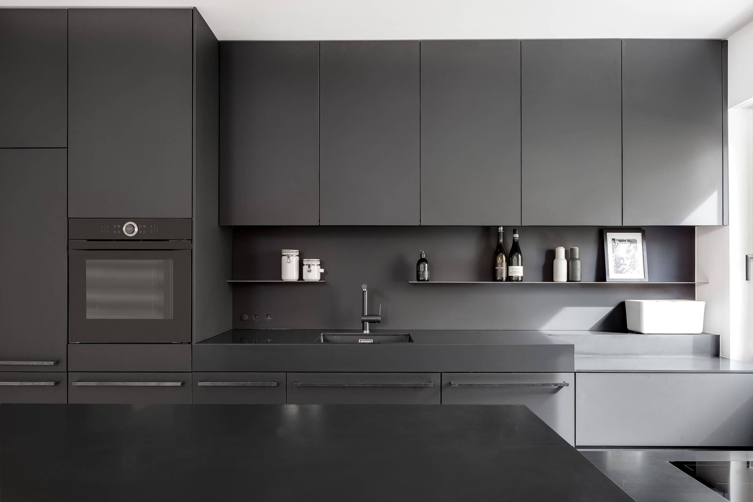 Проект недели: Черная-черная кухня для молодой пары