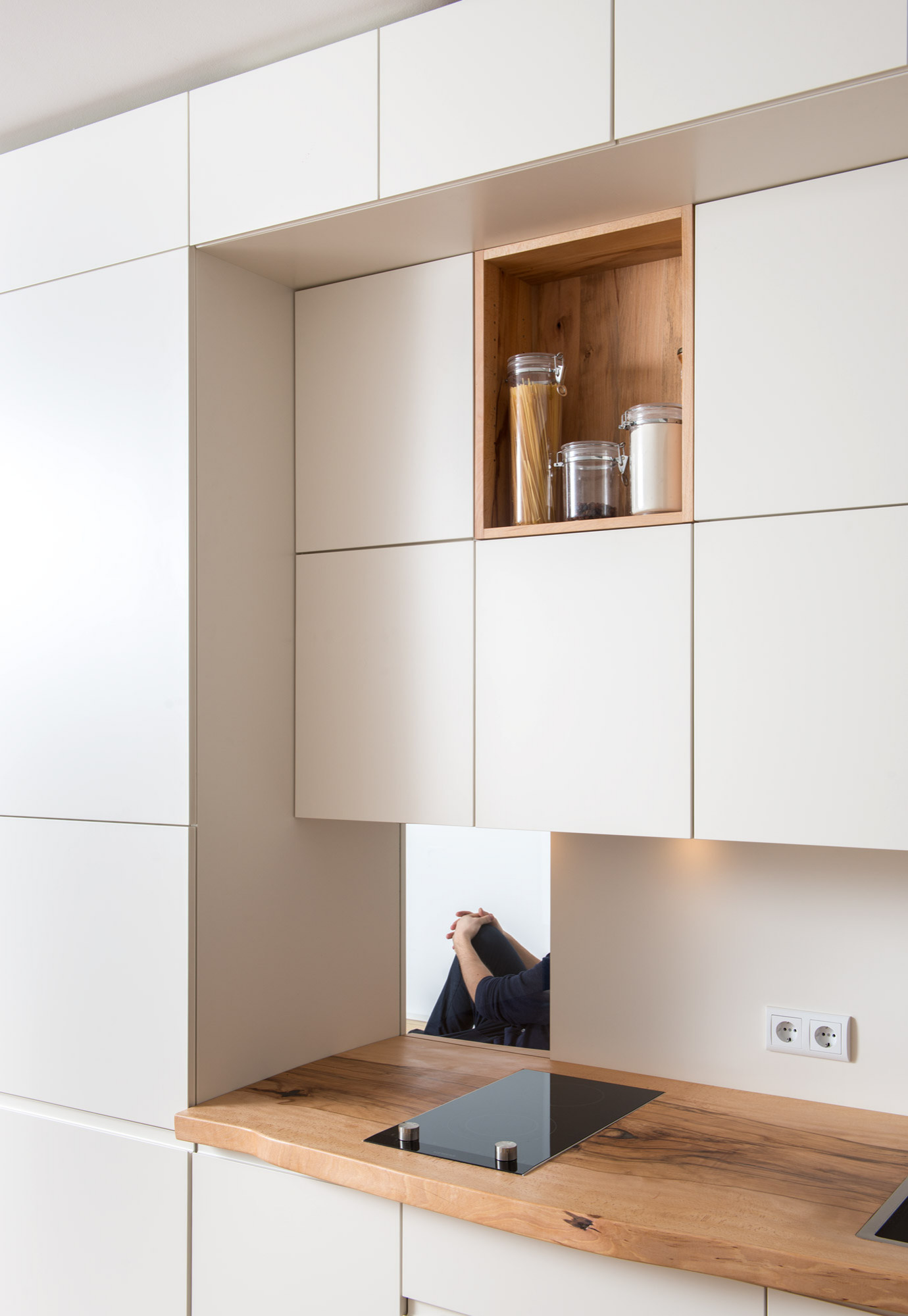 Houzz Германия: Встроенная мебель из 200-летнего бука на 40 кв.м