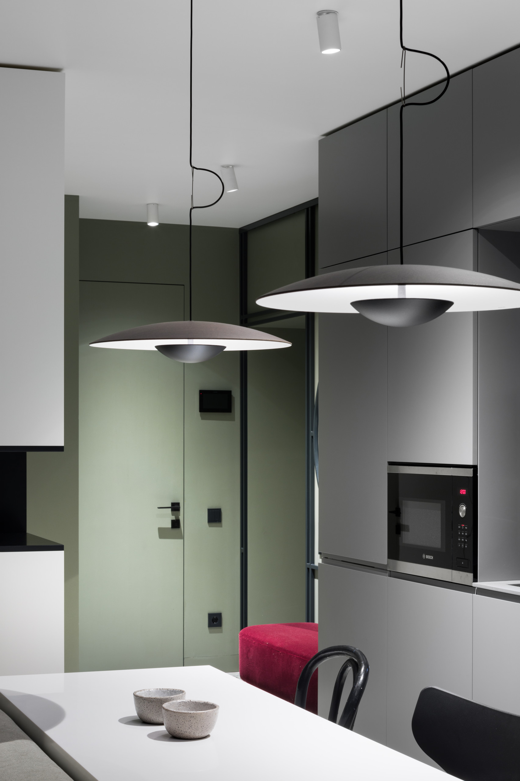 Houzz Украина: Функциональная квартира для девушки с двумя котами