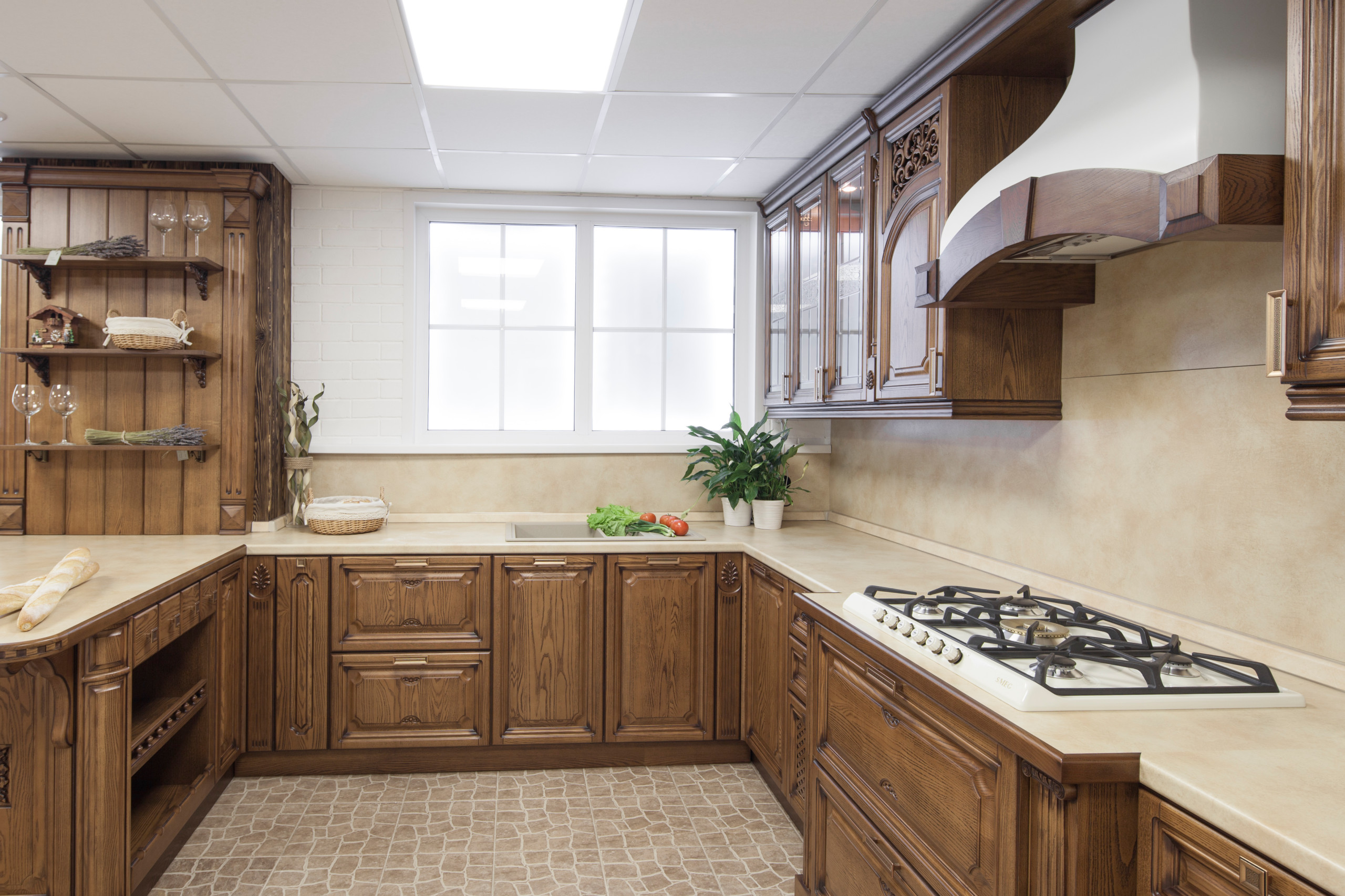 Хороший вопрос: Какой фартук для кухни лучше выбрать