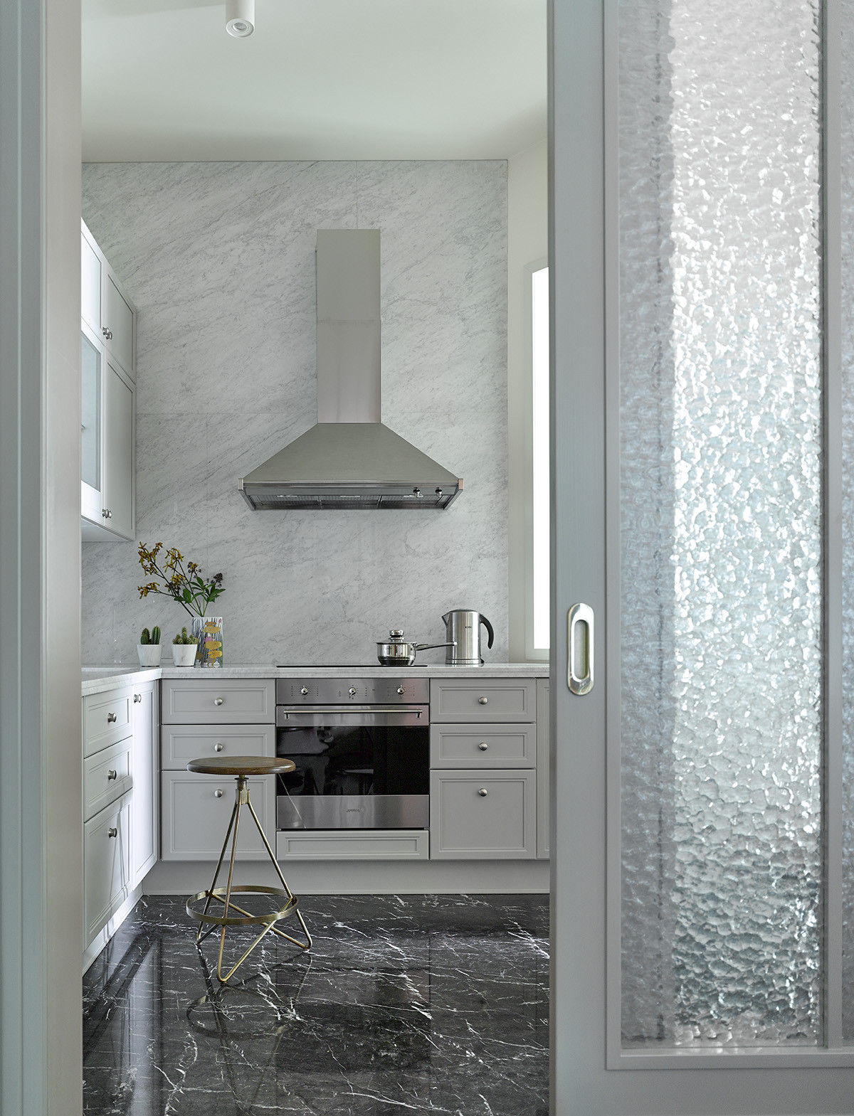 Houzz тур: Светлая квартира по мотивам американской неоклассики