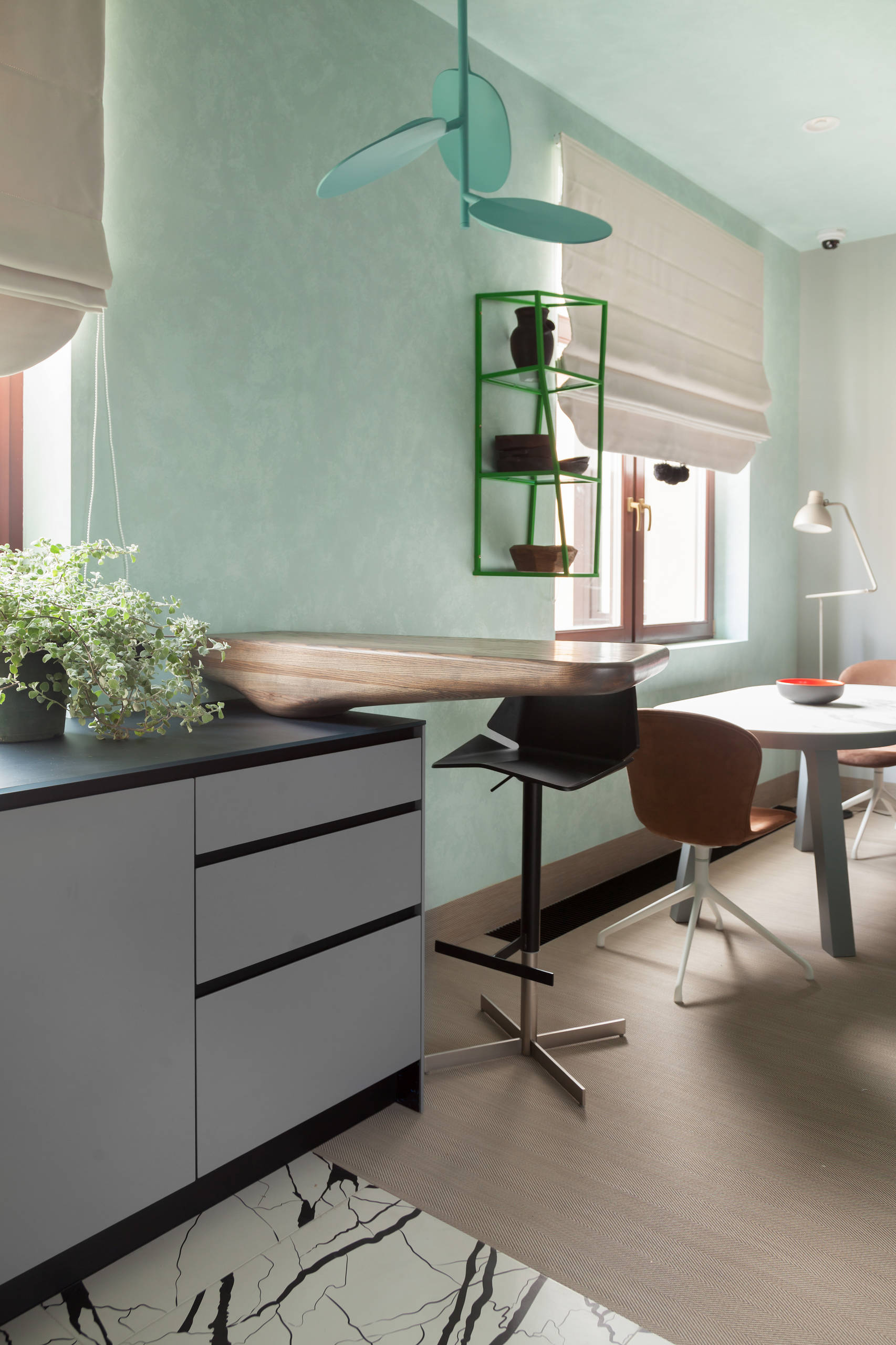 Houzz тур: Ретрофутуризм в бывшей «двушке»