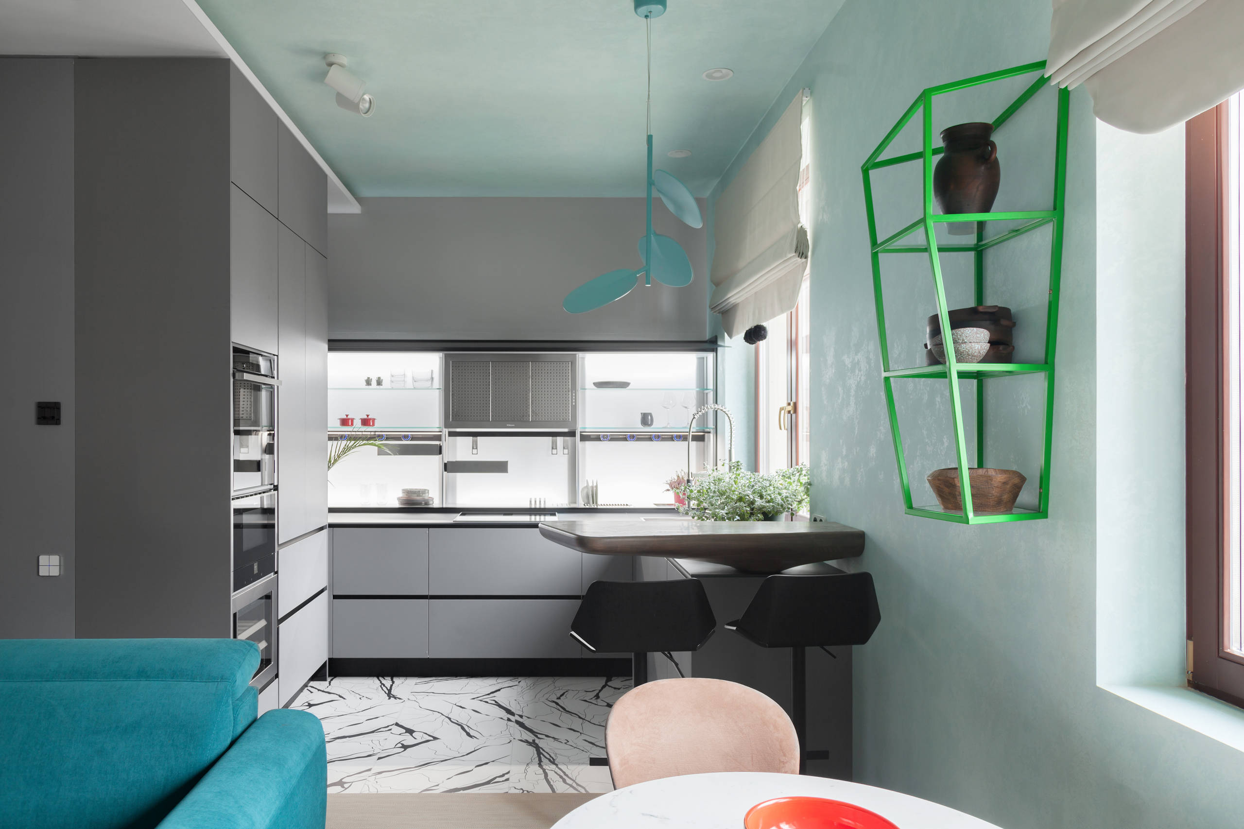 Houzz тур: Ретрофутуризм в бывшей «двушке»