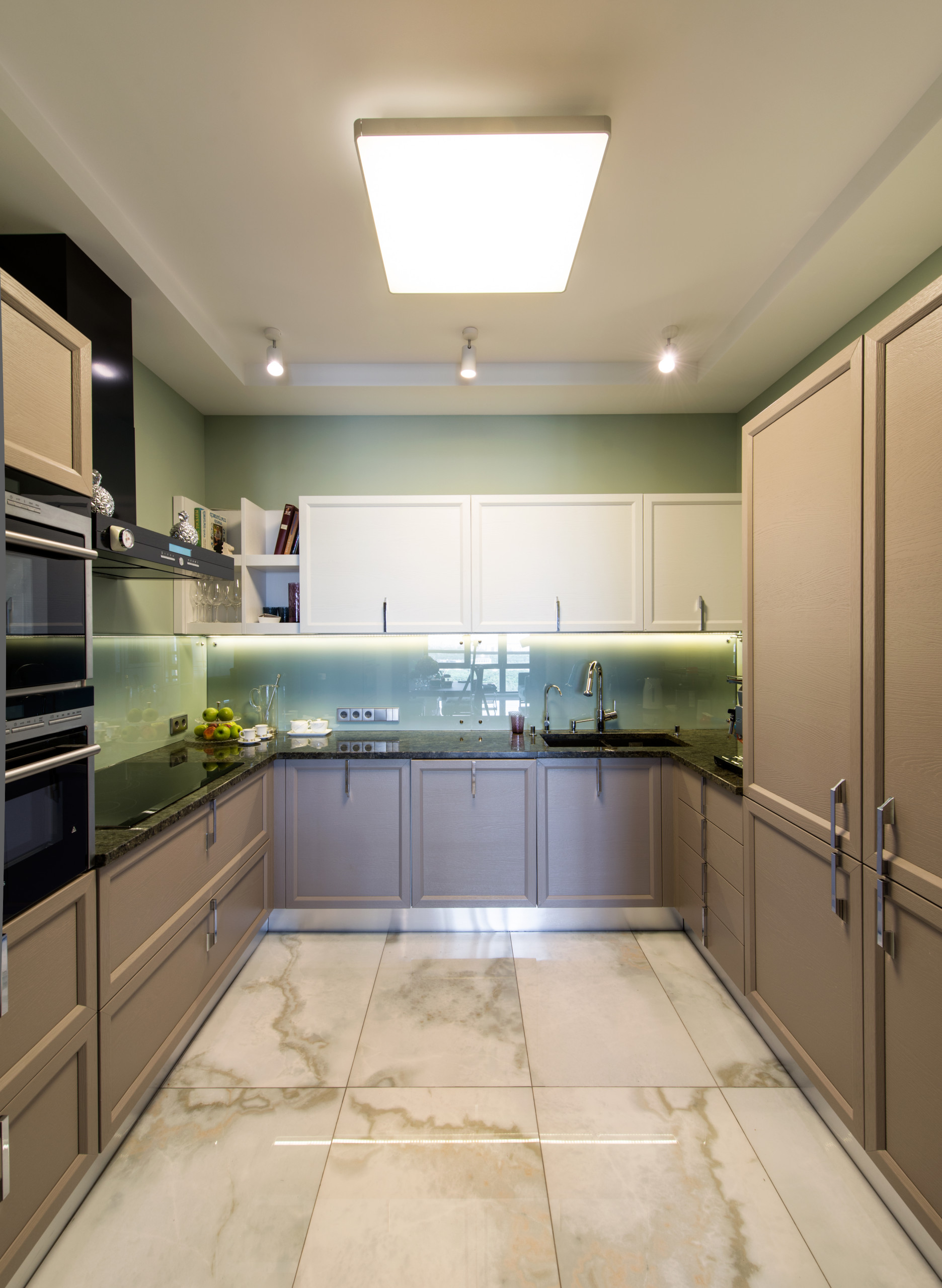 Houzz тур: Кашпо Родриго и керамогранит в спальне для молодой семьи