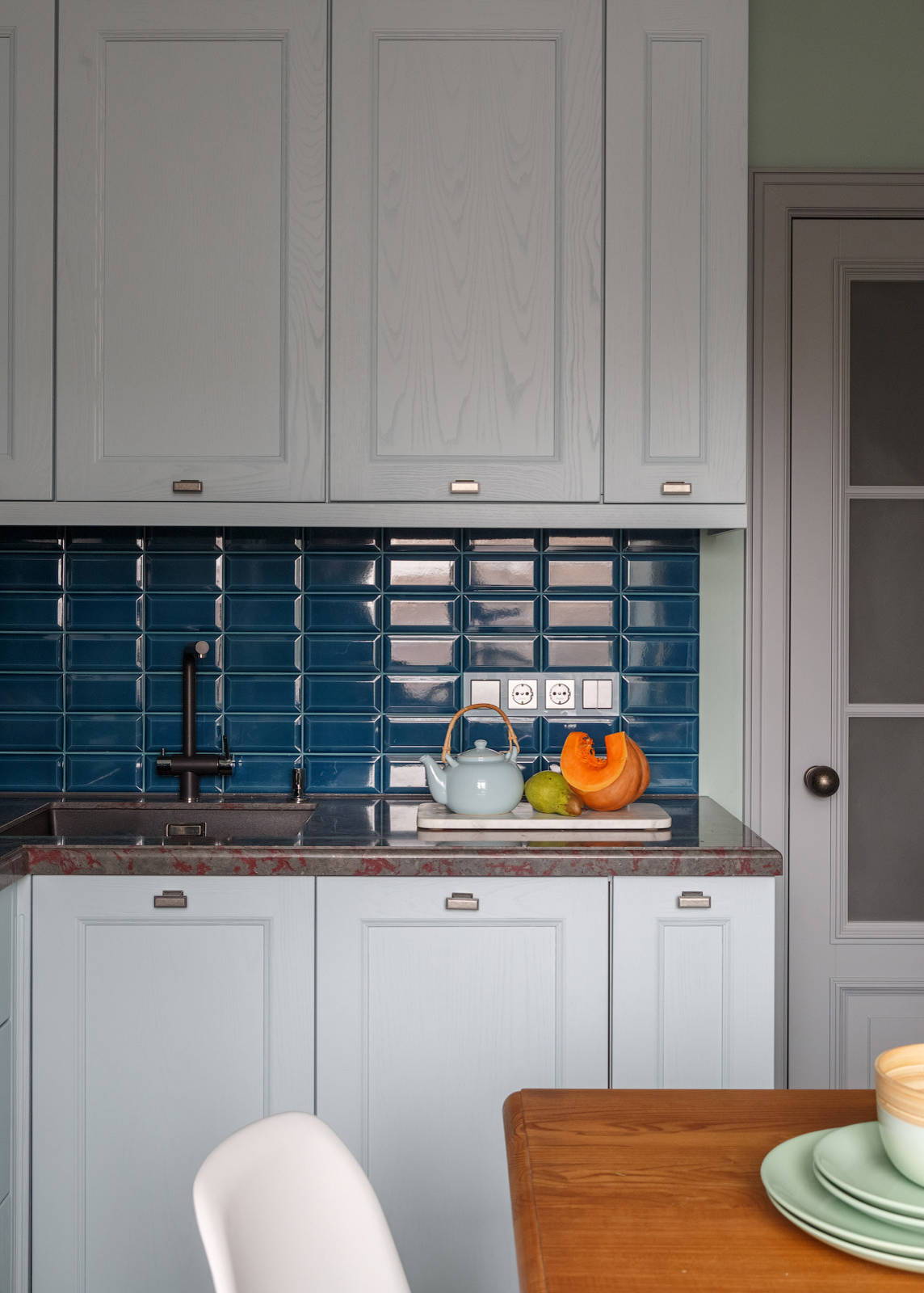 Houzz тур: Просторная «двушка» — и без спальни