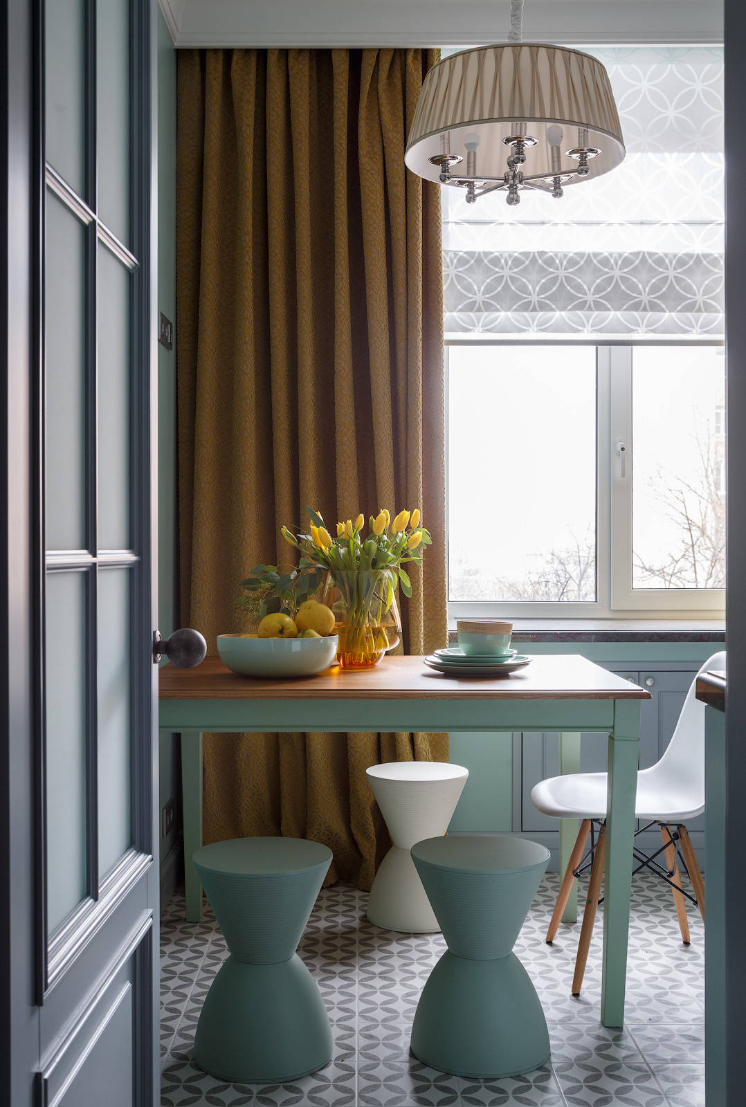 Houzz тур: Просторная «двушка» — и без спальни