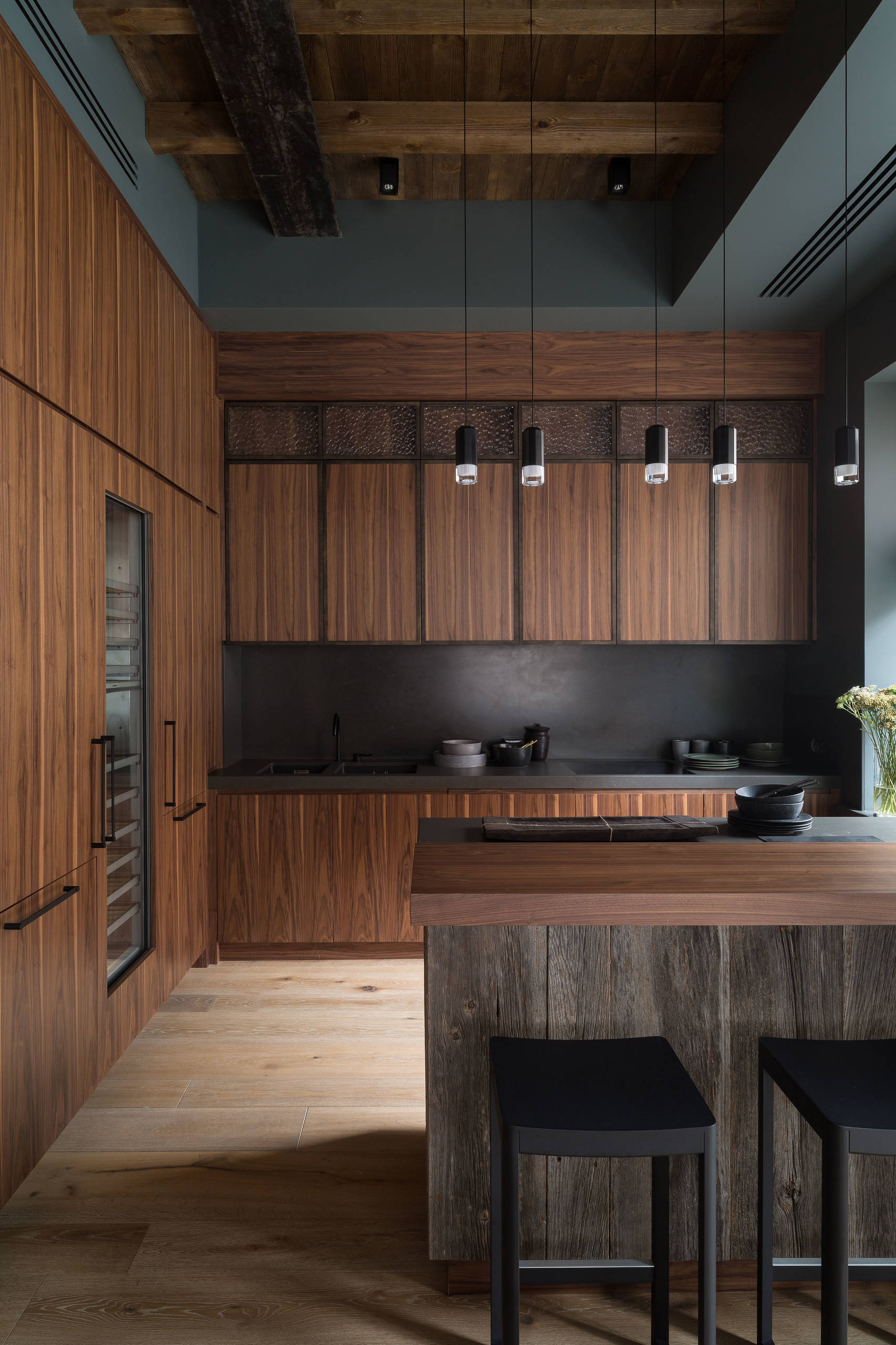 Houzz тур: Таунхаус с сеткой для «детских скачек»