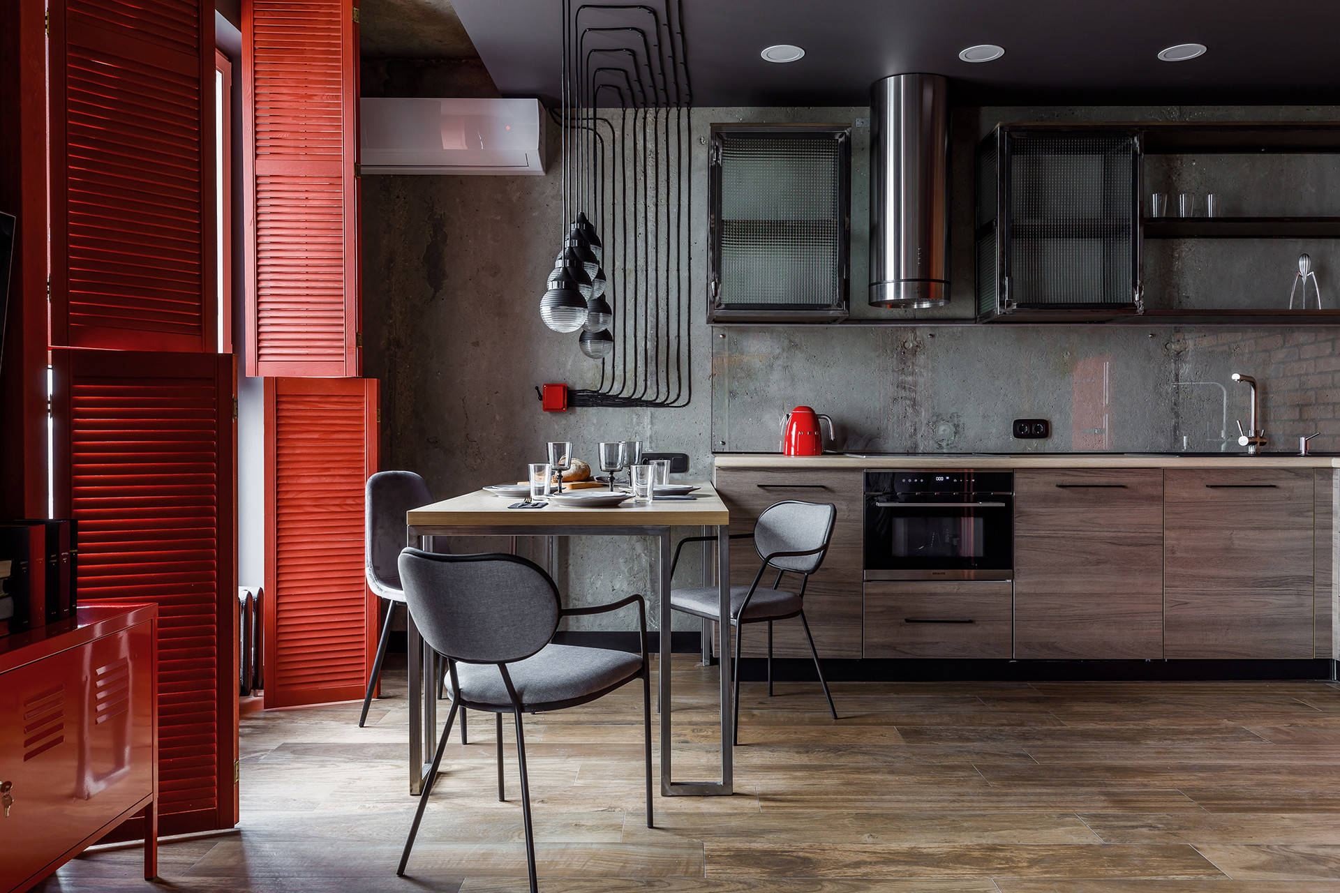 Houzz тур: Студия с красными ставнями в Краснодаре