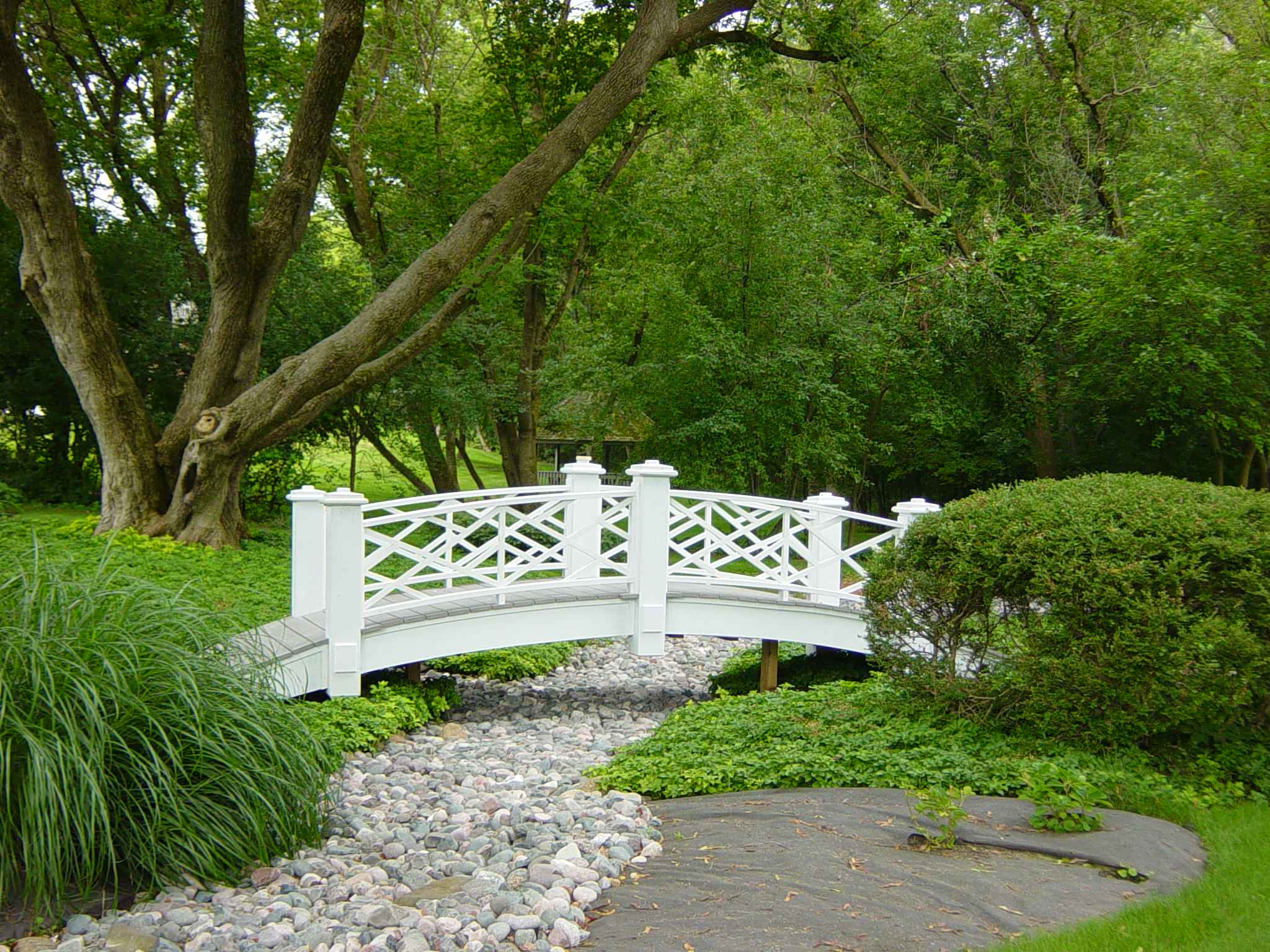 14 идей для необычных садовых построек