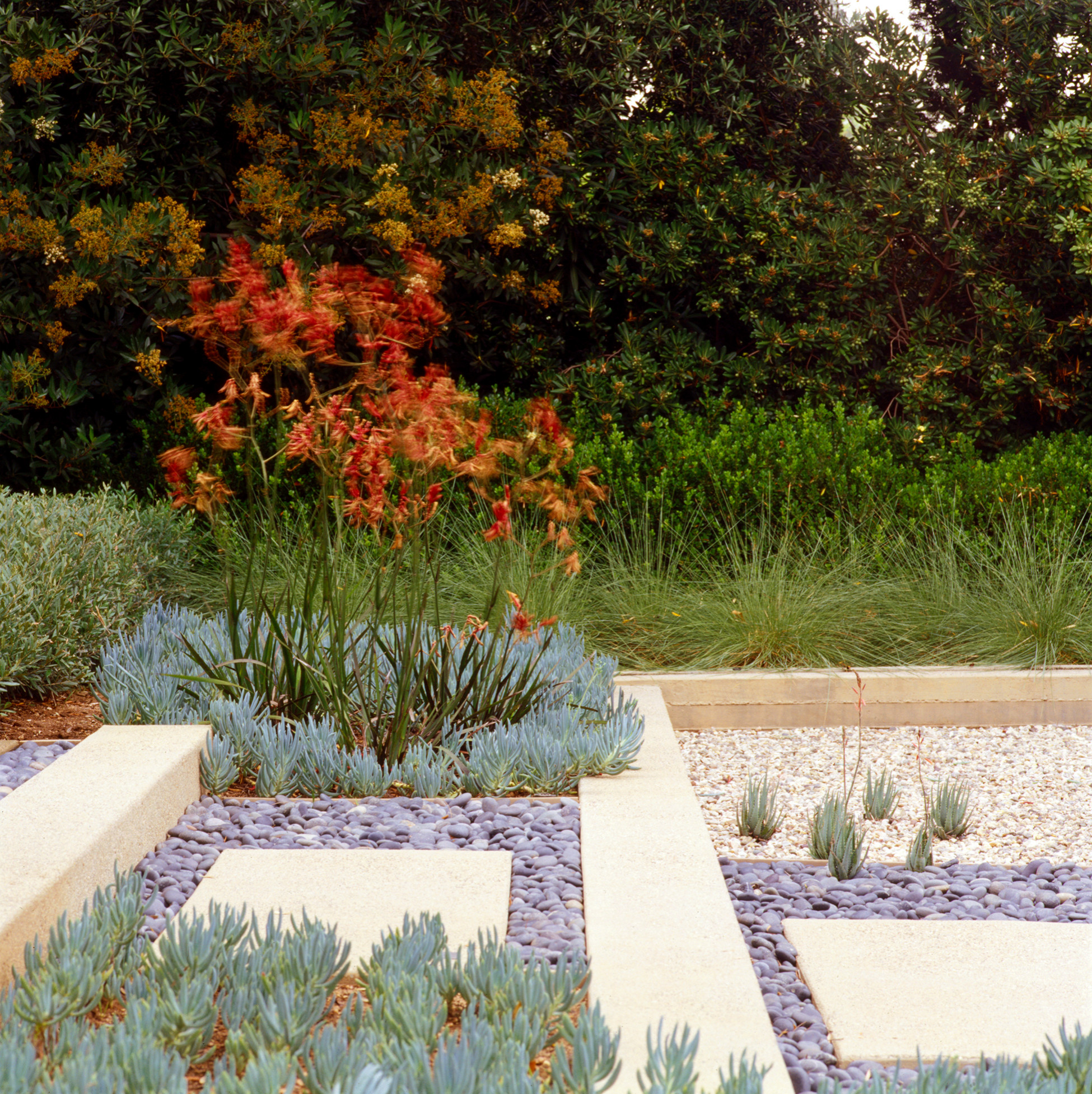 Как правильно: Сделать объемный цветник