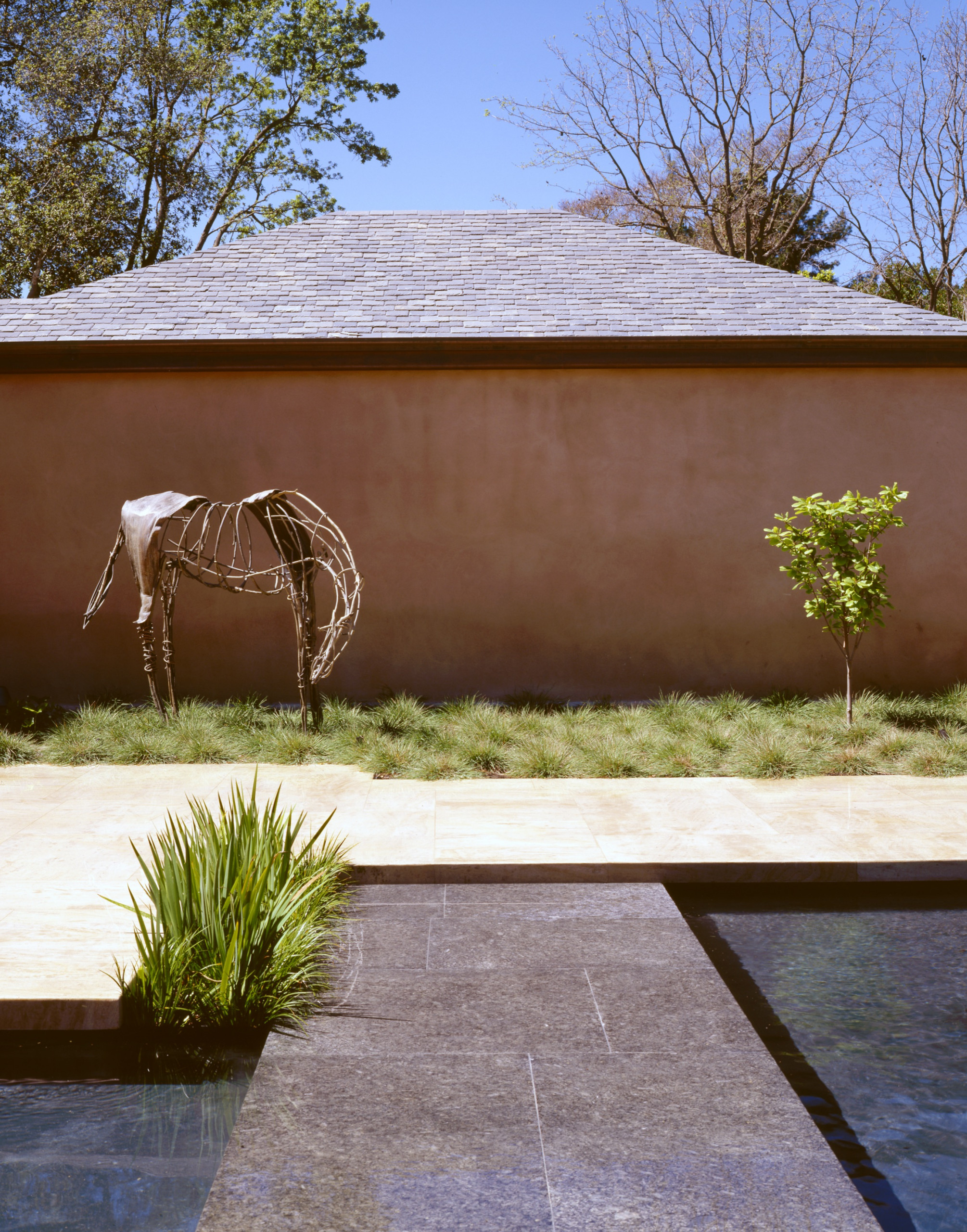 Каменный гость: Зачем нужна скульптура в ландшафте