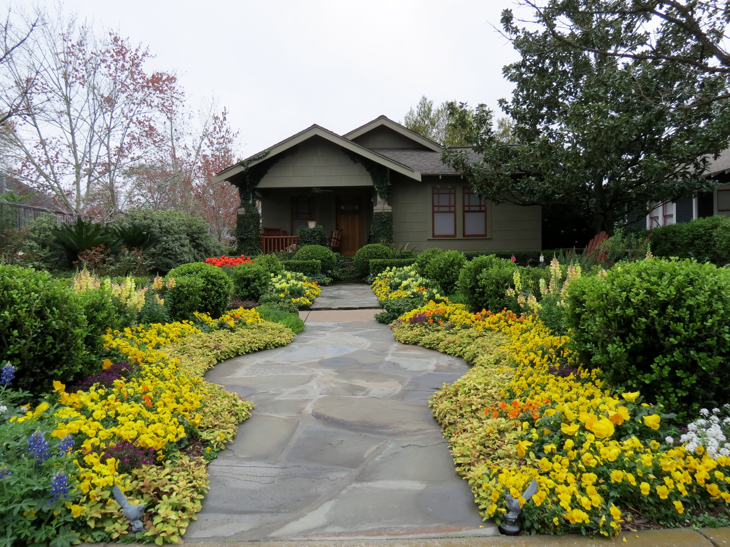 Как правильно: Сделать объемный цветник