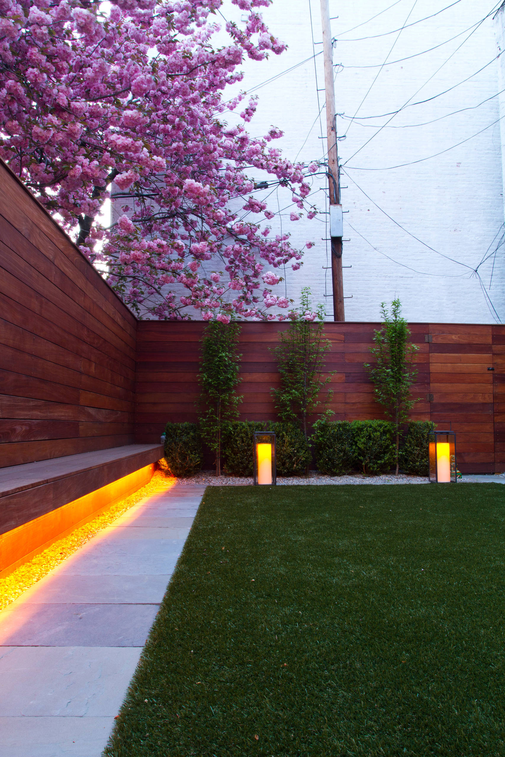 Электрическое освещение в саду: Что важно, а что — не очень