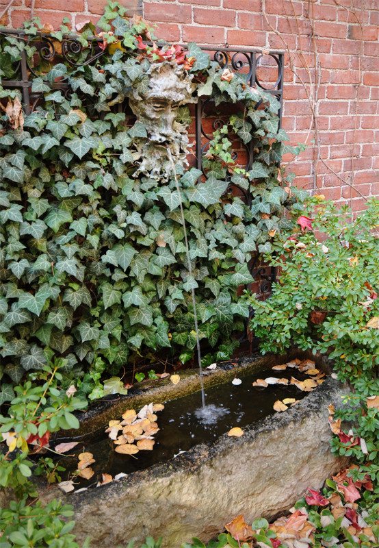 Живая вода: Как выбрать и где разместить фонтан на участке