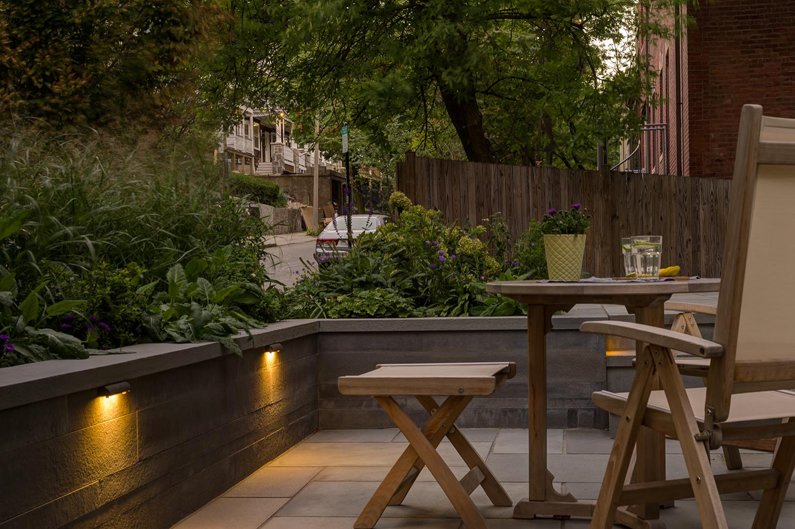 Не навреди: Свет в саду, который безопасен для «живности» вокруг