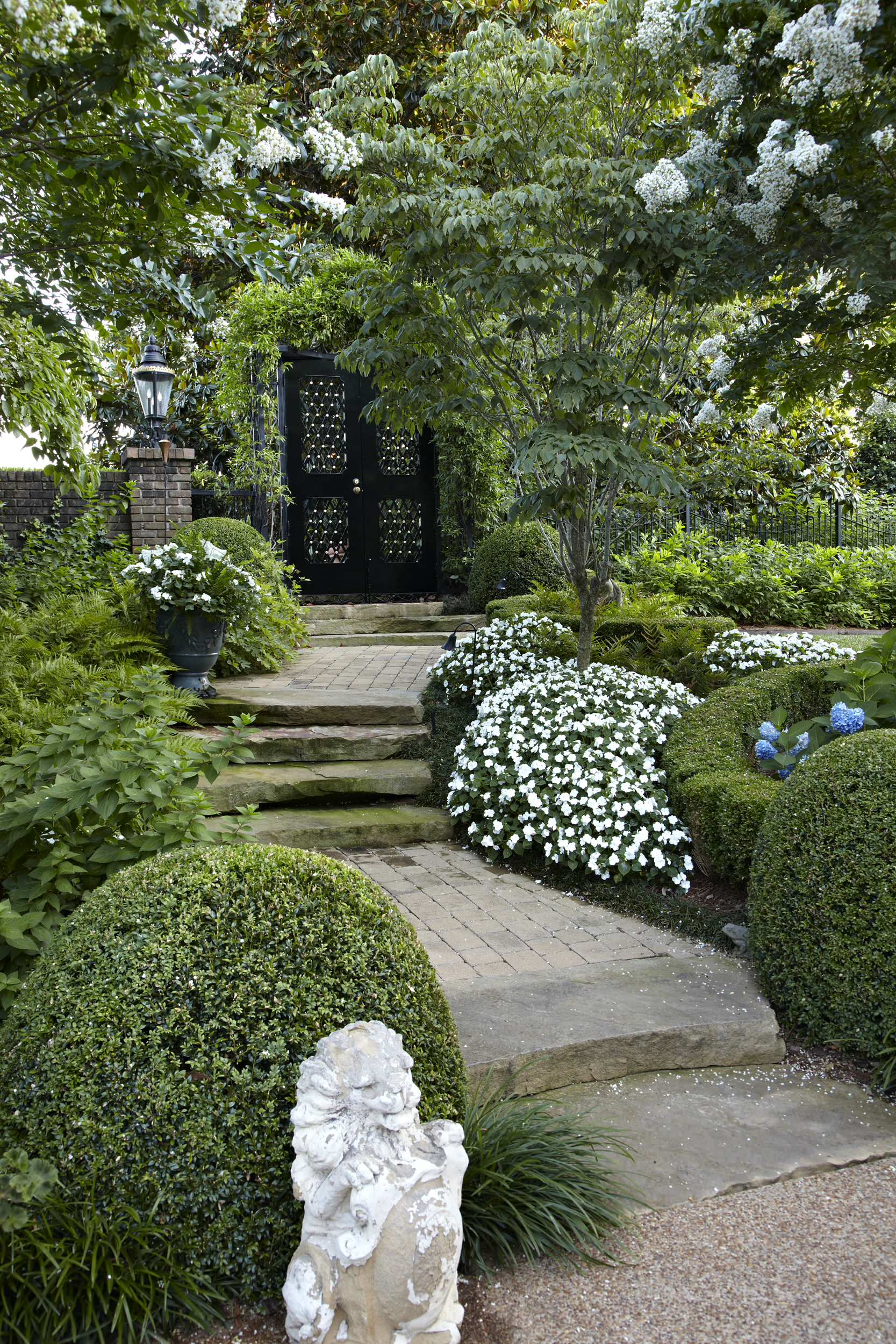 Добрый путь: Что учесть, планируя дорожки на участке