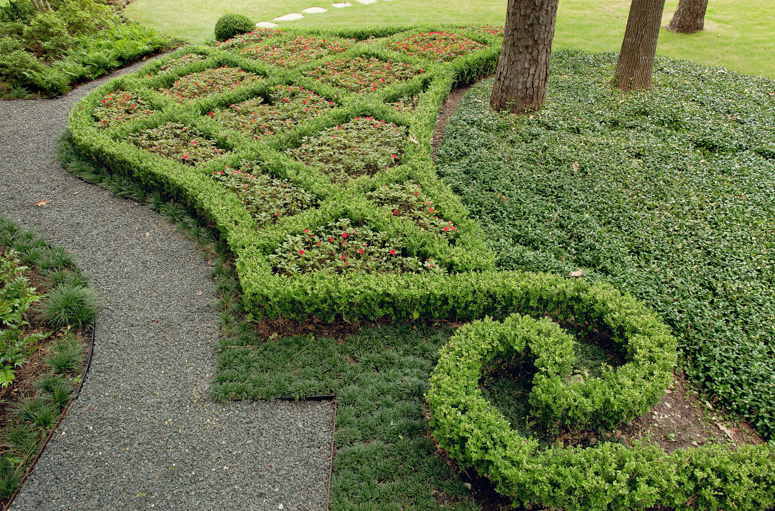 Сделайте это по-французски: Регулярный сад на маленьком участке