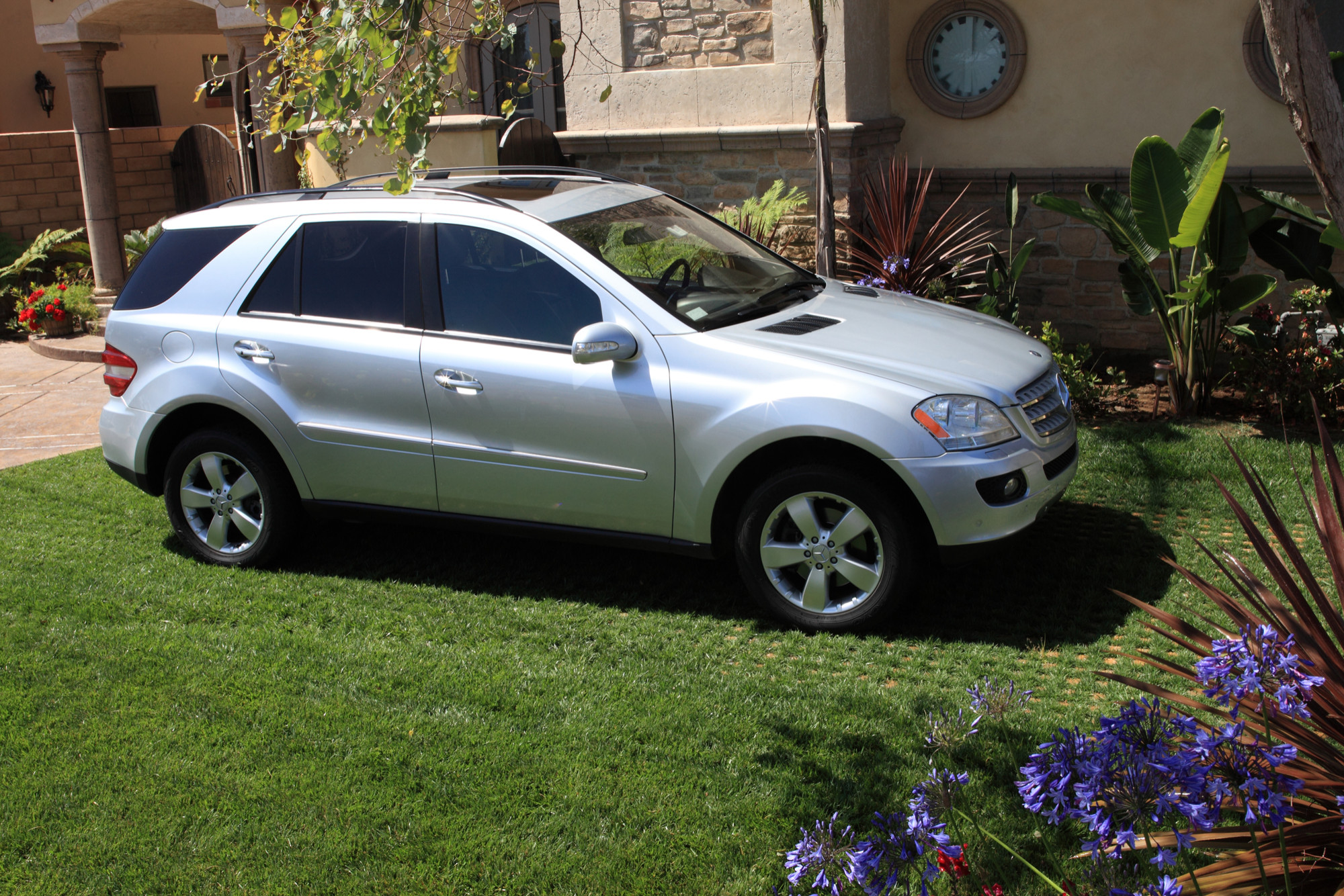 Хороший вопрос: Где парковать машину на даче?