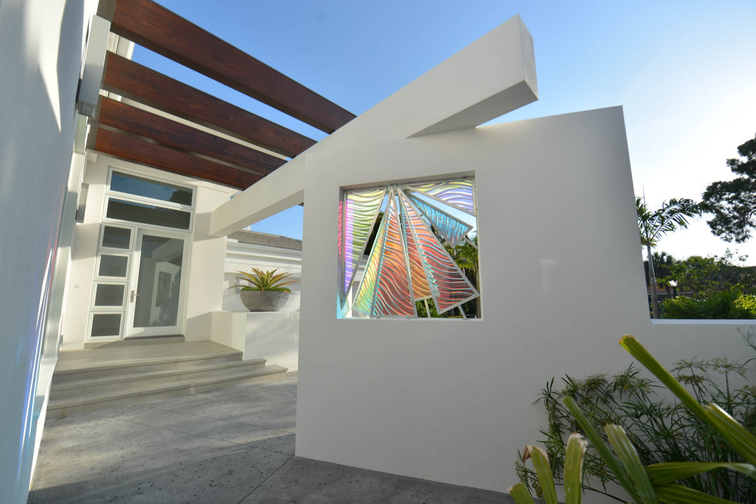 Зачем вам: Цветное стекло в саду