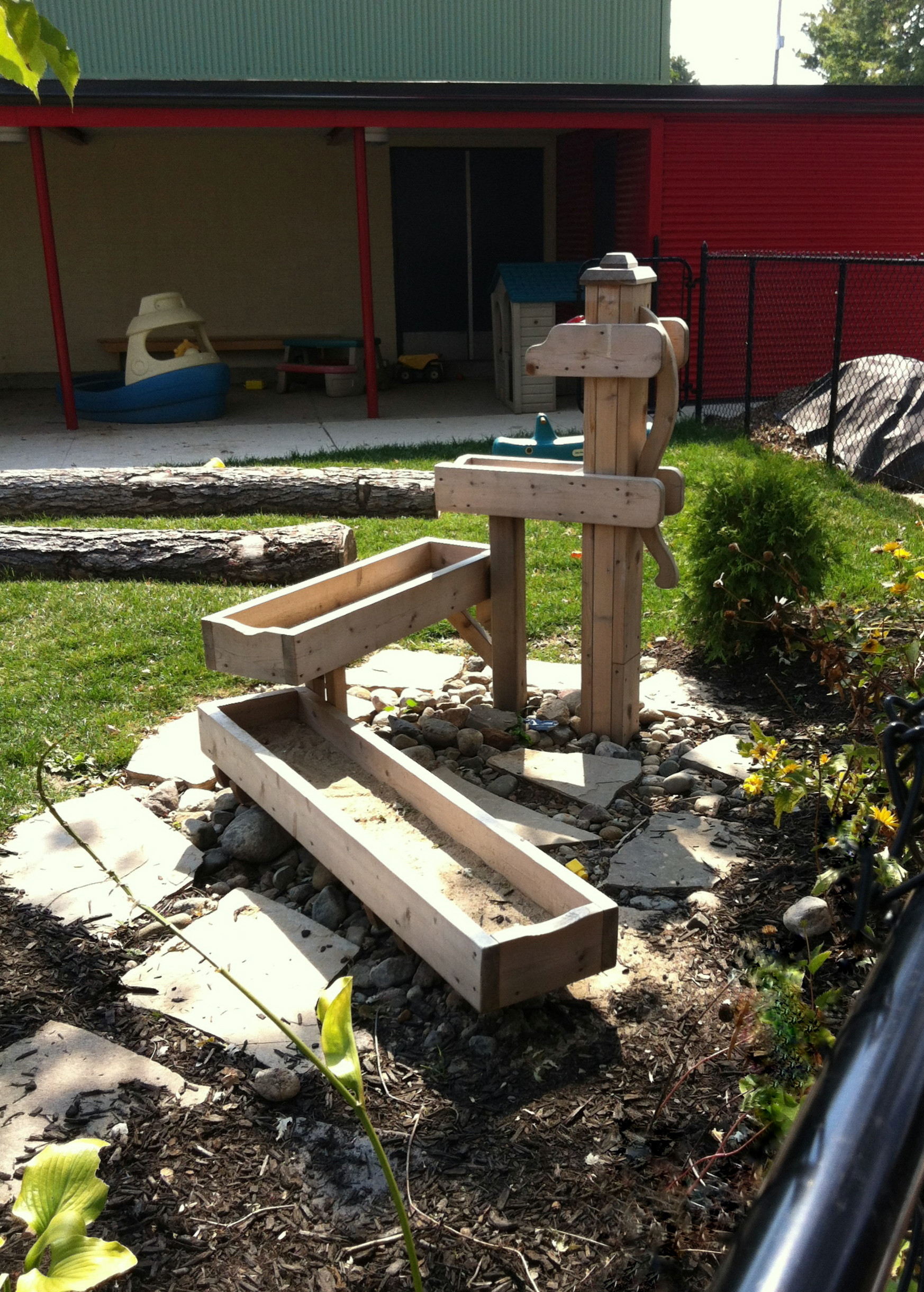 Вопрос: Как «оторвать» детей от гаджетов, пока вы на даче