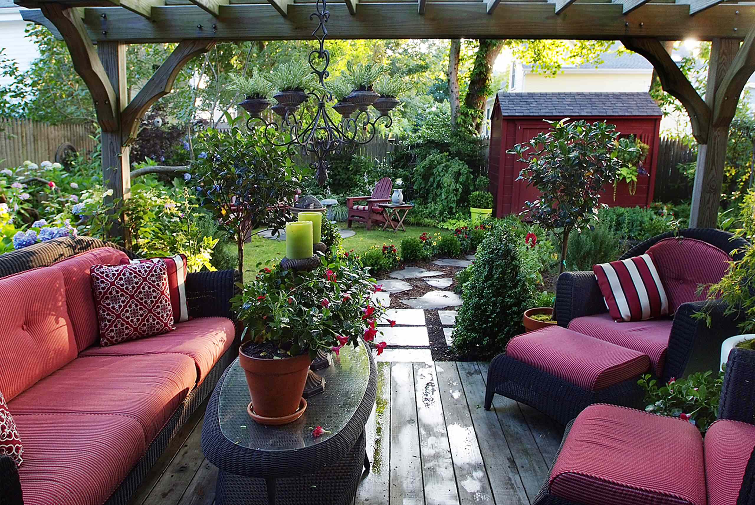 Хороший вопрос: Что посадить — однолетники или многолетники?