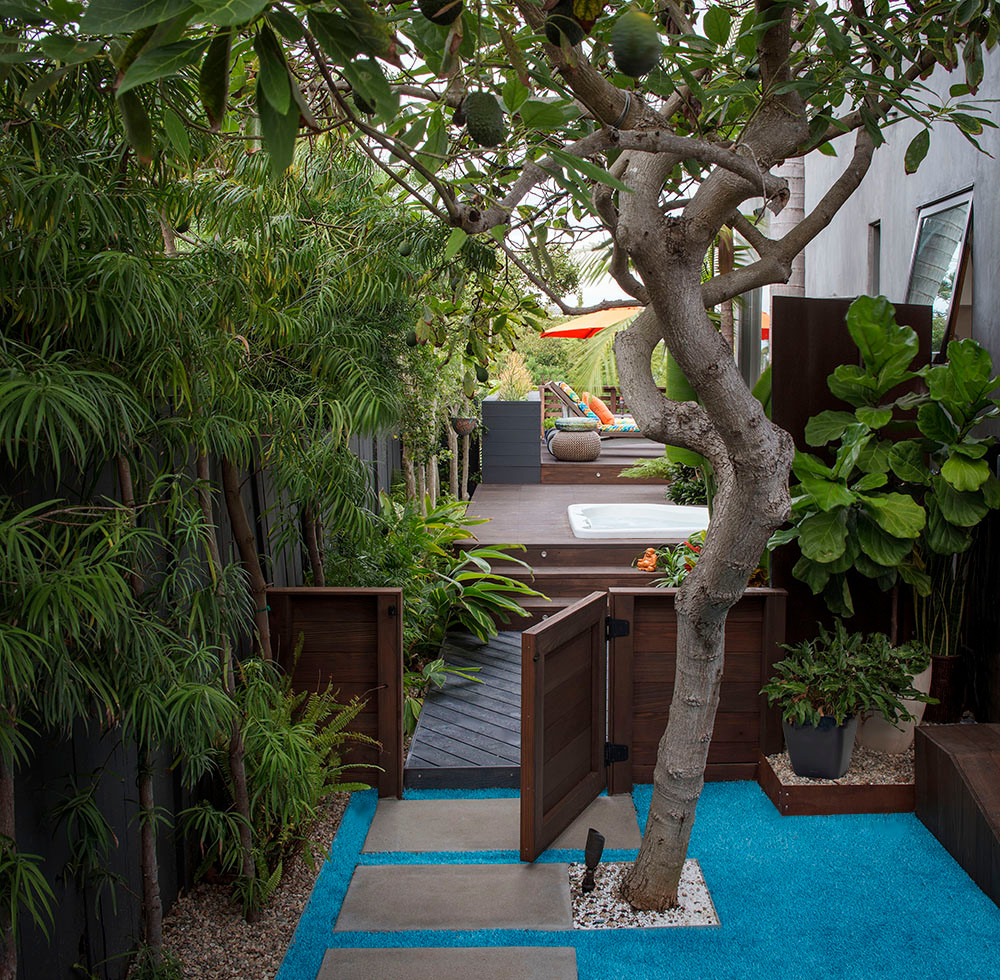 Зачем вам: Цветное стекло в саду