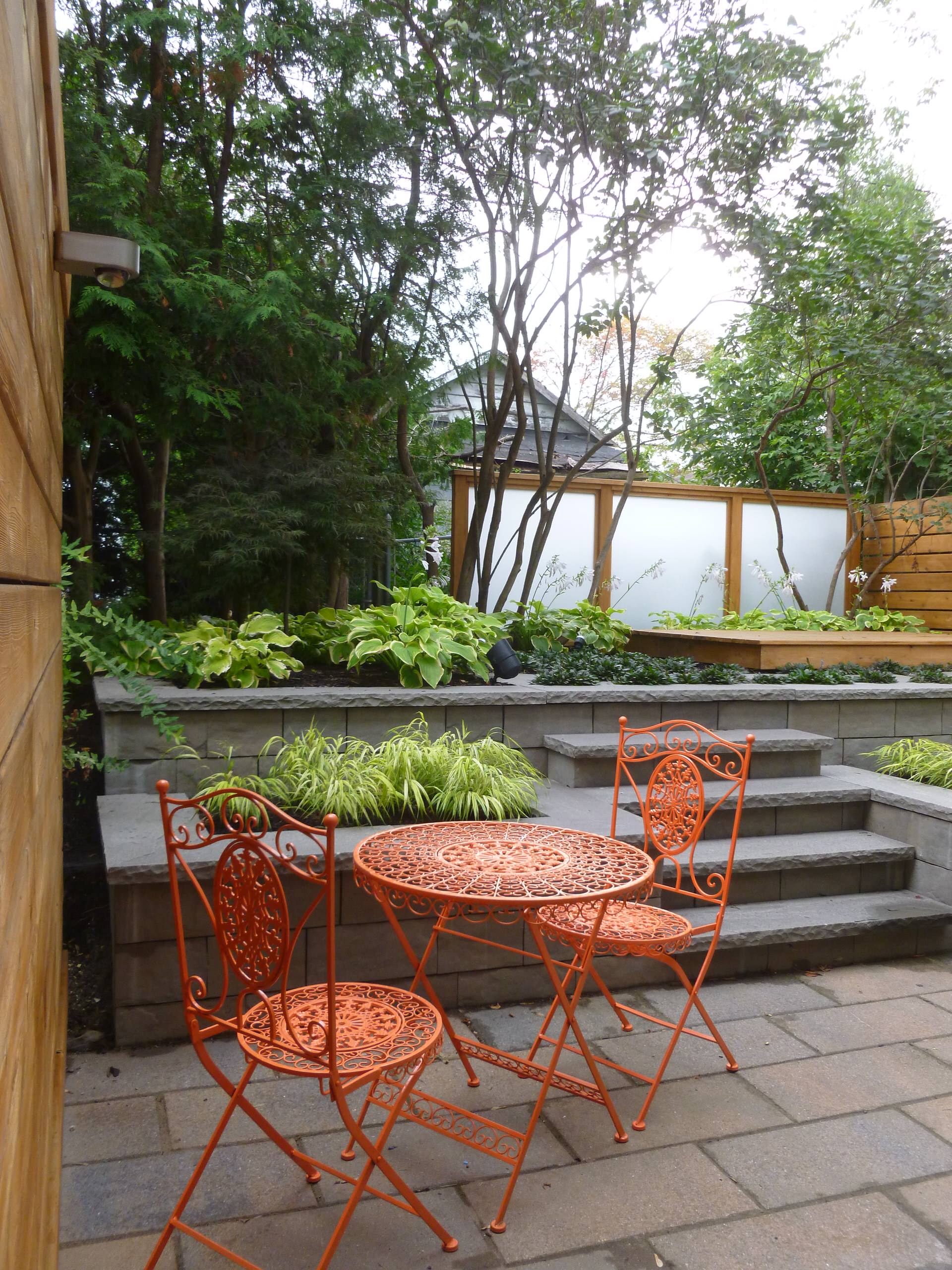 Планировка: Как обустроить маленький задний двор