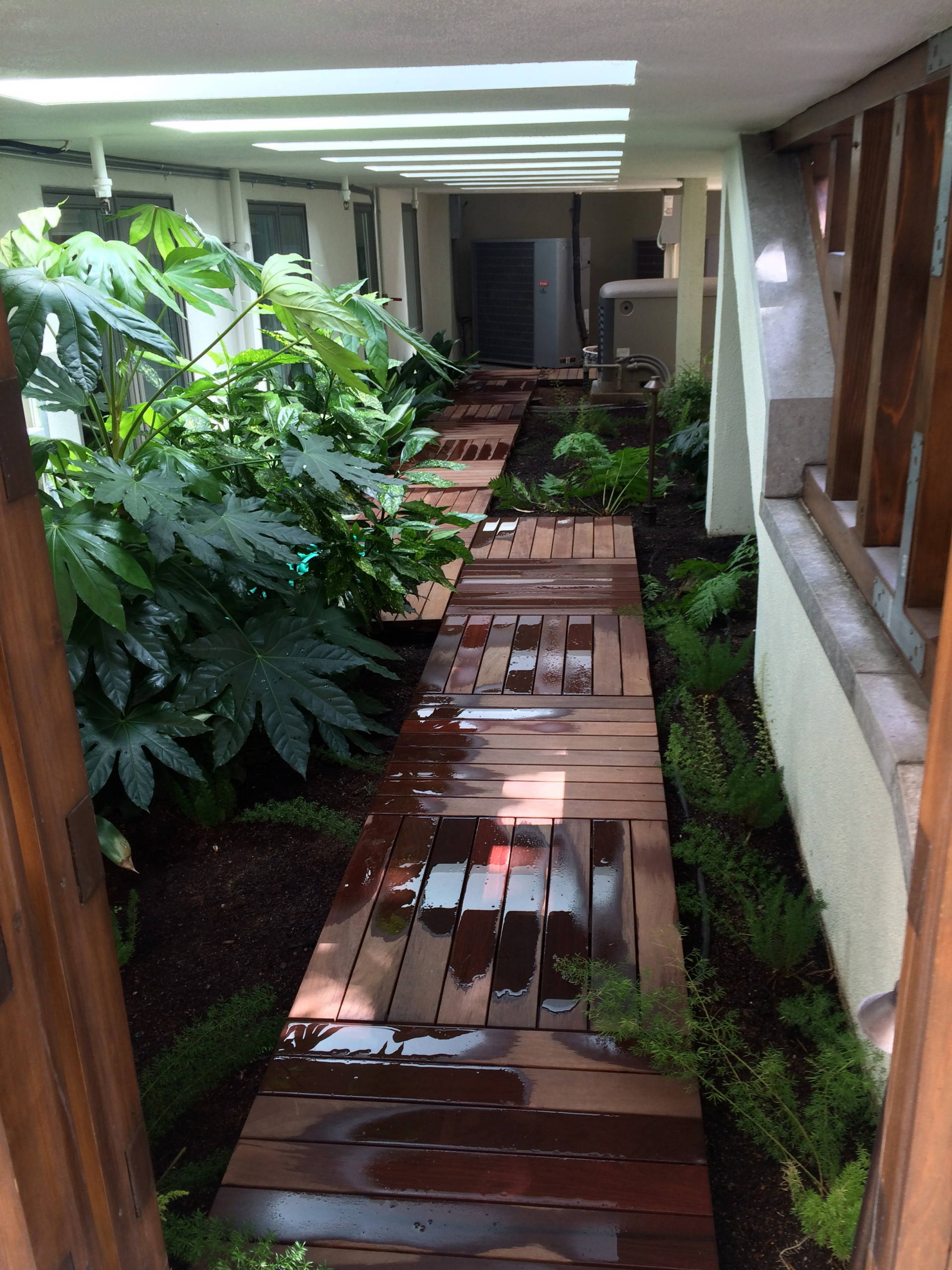 Выход на паркет: Садовый настил как доступная альтернатива террасам